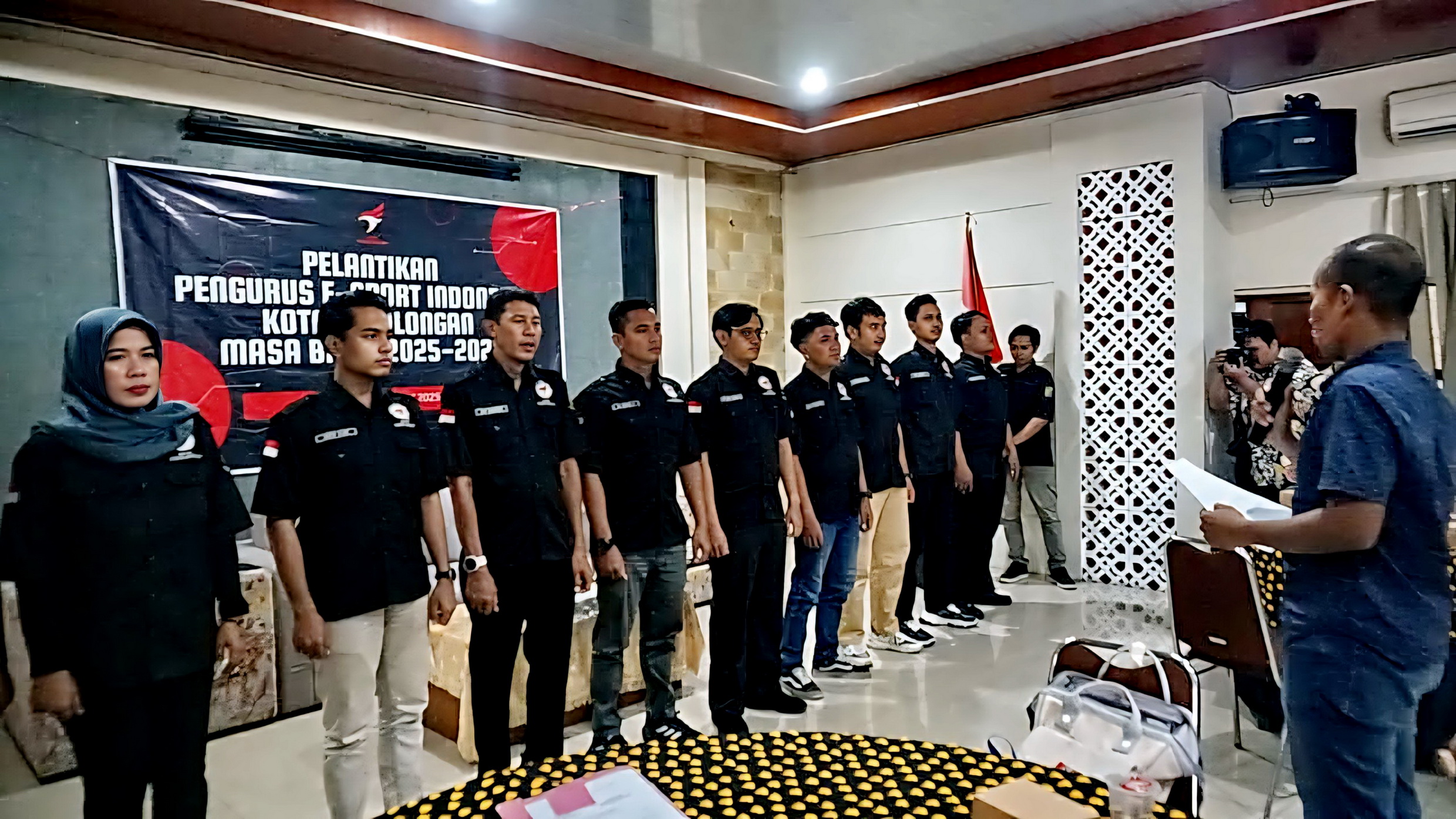 DIKUKUHKAN - Pengurus ESI Kota Pekalongan periode 2025&ndash;2029, saat dikukuhkan di Rumah Dinas Ketua DPRD Kota Pekalongan, Minggu (27/7/2025).