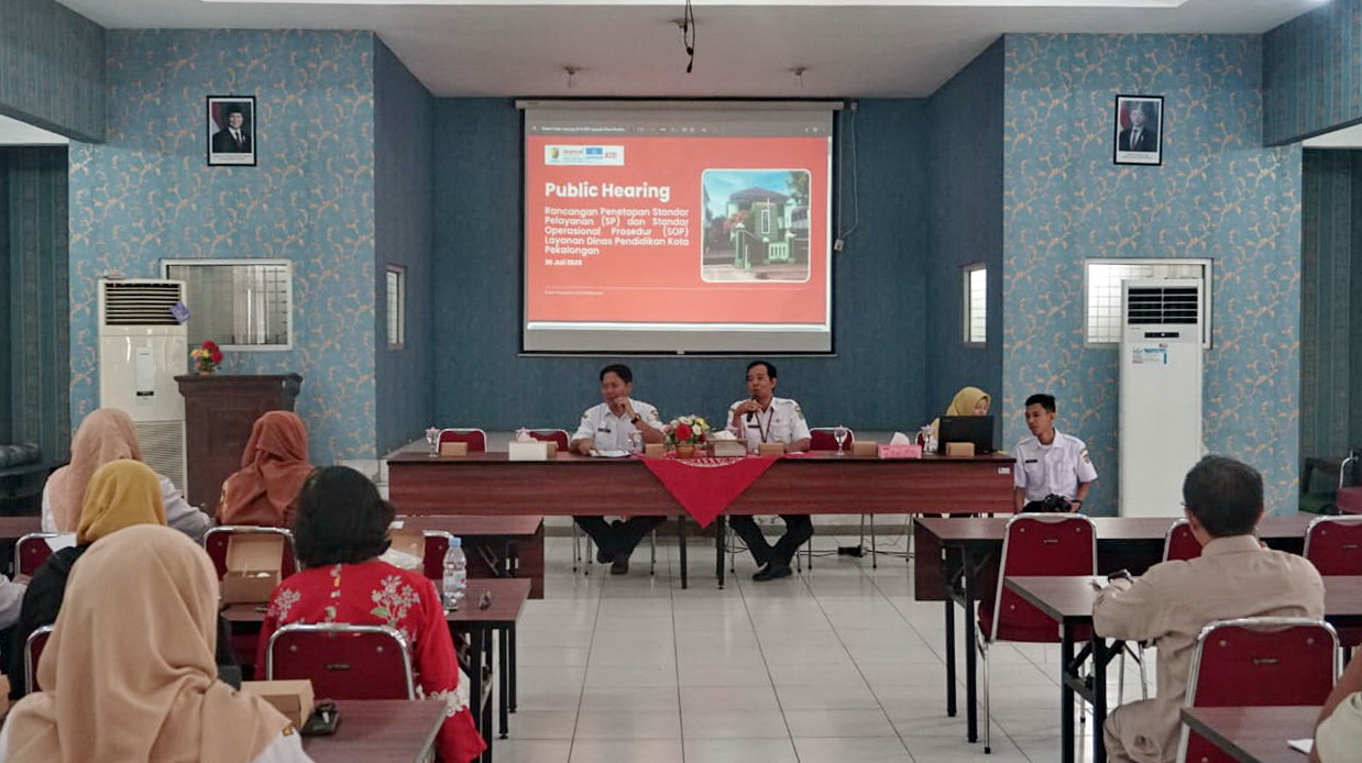 DISKUSI &ndash; Dindik Kota Pekalongan saat menggelar public hearing bersama perwakilan beragam elemen pendidikan di Aula Dindik pada Rabu (30/7/2025).
