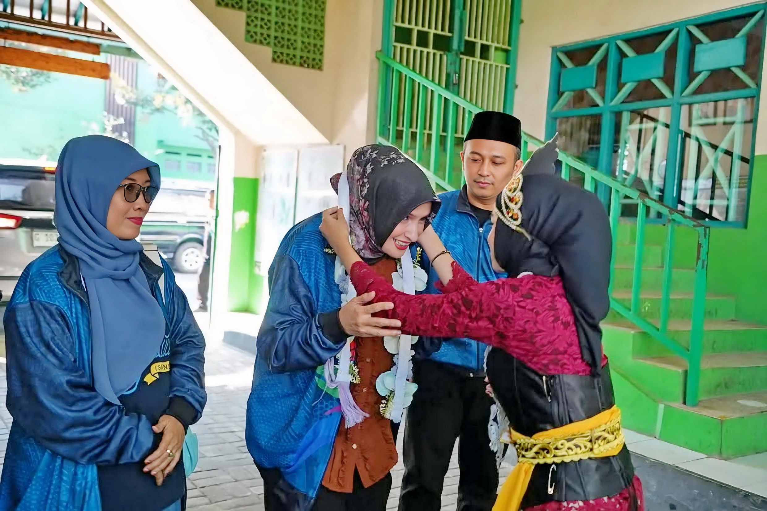 SAMBUT -&nbsp;, Wakil Wali Kota Pekalongan Hj Balgis Diab saat hadir langsung dalam pembukaan&nbsp;PORSEMA XIII pada Sabtu (2/8/2025) di Lapangan SMK Syafi&rsquo; Akrom.