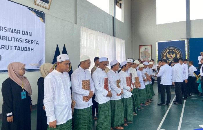 WISUDA KHATAM ALQURAN : Prosesi wisuda para Napi yang menjadi santri dan menghafal Alquran di Lapas Kelas IIB Batang.