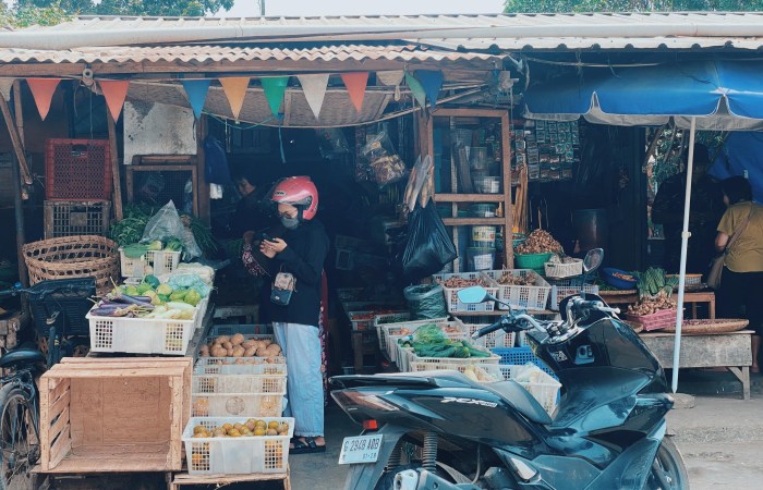 LEGOWO : Para pedagang Pasar Sorogenen mulai direlokasi ke Pasar Banjar Sari melalui pengundian lapak.