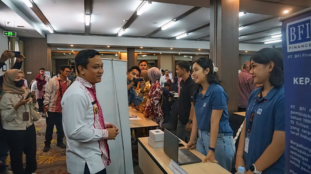 KUNJUNGAN - Walikota Pekalongan HA Afzan Arslan Djunaid&nbsp;saat mengunjungi Job Fair yang digelar pada September 2024 kemarin.