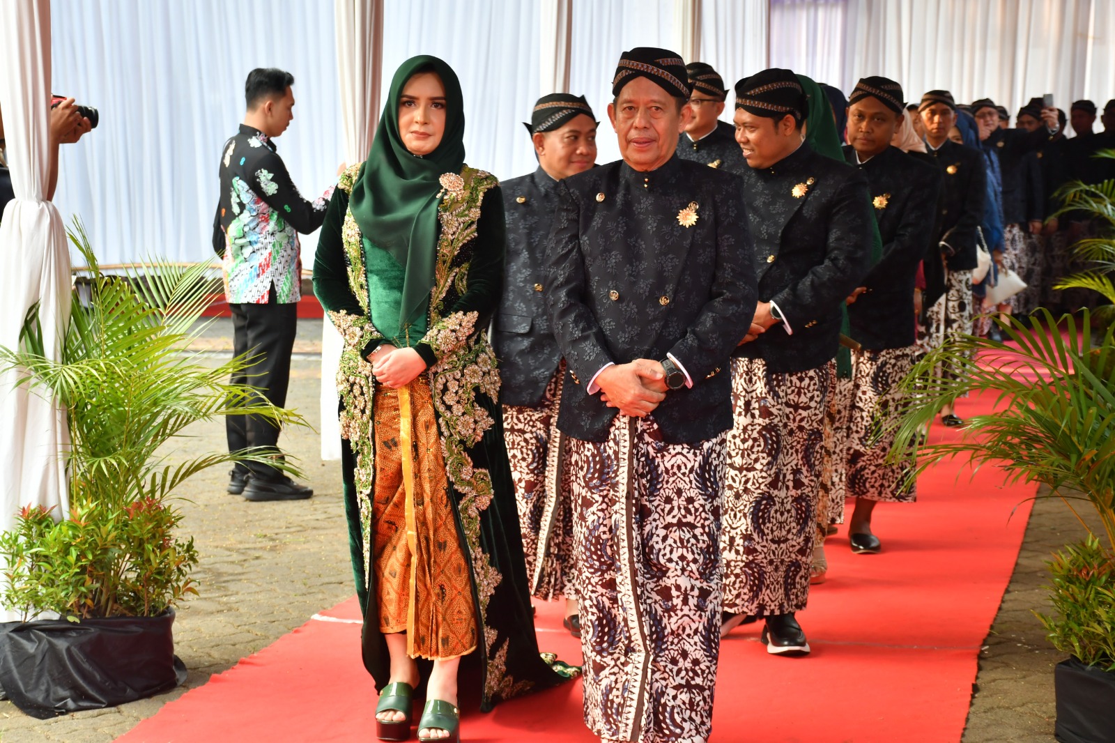 HARI JADI: Bupati Pekalongan Fadia Arafiq kirab dari Setda ke kantor DPRD sebelum Rapat Paripurna Hari Jadi ke-403 Kabupaten Pekalongan, Senin (25/8/2025).