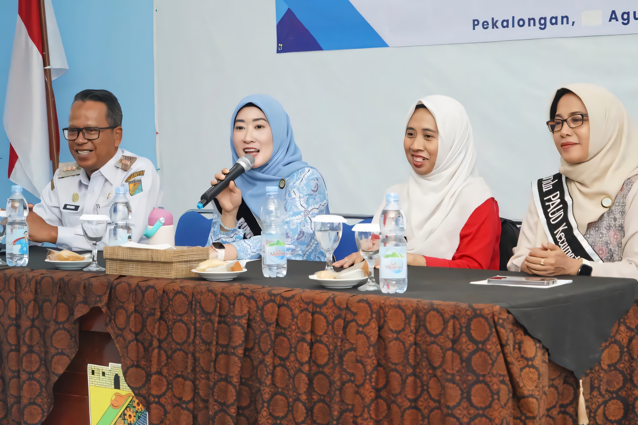 DISKUSI -&nbsp;Bunda PAUD Kota Pekalongan Inggit Soraya saat berdiskusi dengan perwakilan pengelola dan Pendidik PAUD di Pekalongan Utara, Rabu (27/8/2025).