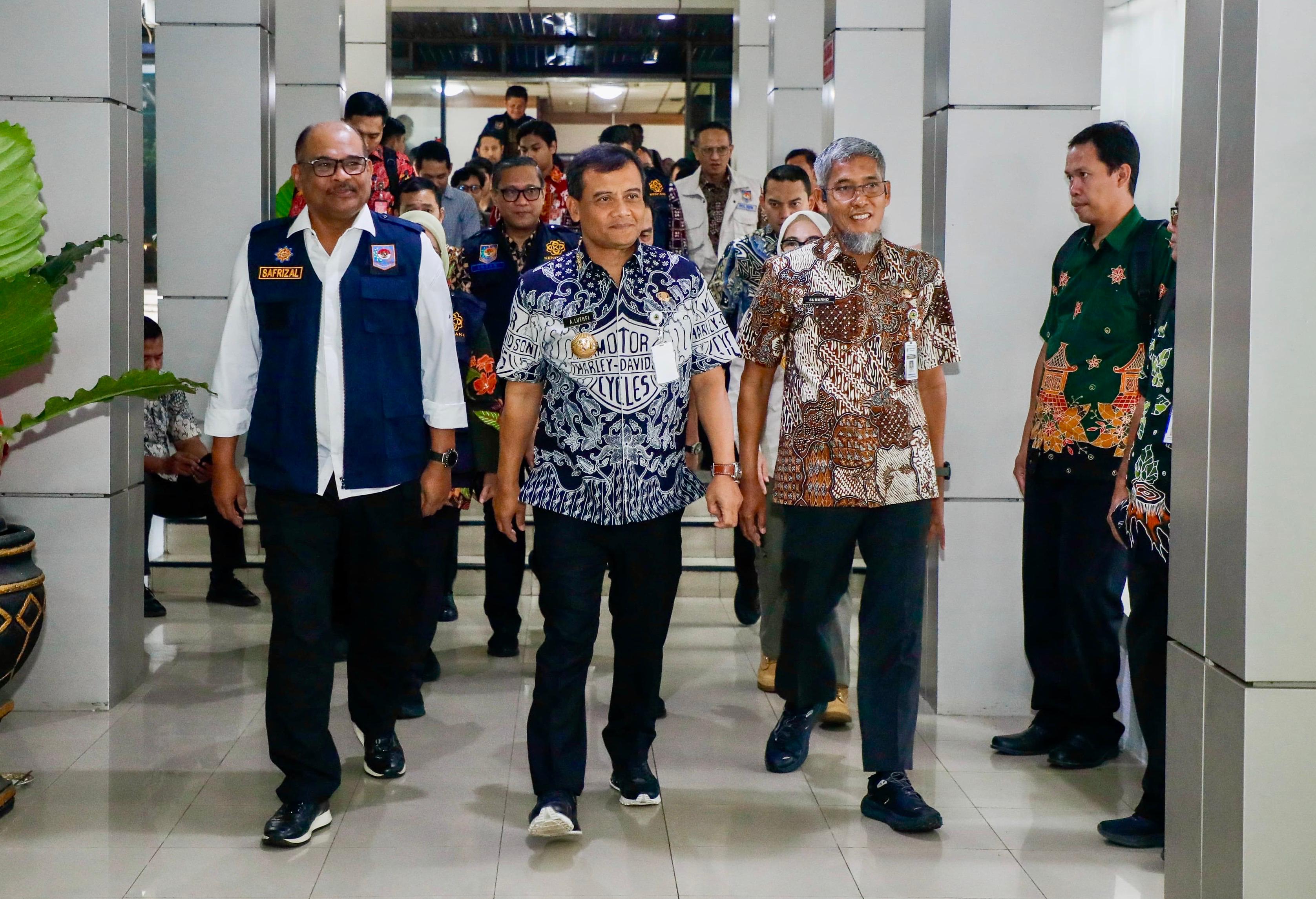 RAPAT KOORDINASI : Gubernur Jateng Ahmad Luthfi usai rapat koordinasi kondusivitas wilayah di Kantor Gubernur Jateng, Kamis, 11 September 2025.