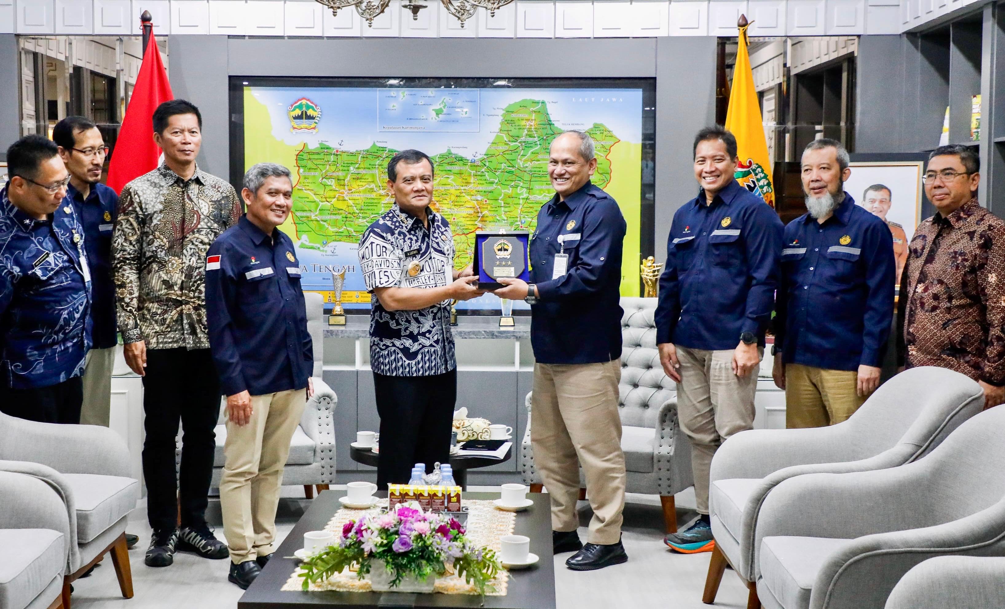 OPTIMALISASI SUMUR MINYAK : Deputi Eksploitasi SKK Migas Taufan Marhaendrajana usai bertemu dengan Gubernur Jateng Ahmad Luthfi di kantor gubernur, di Kota Semarang.
