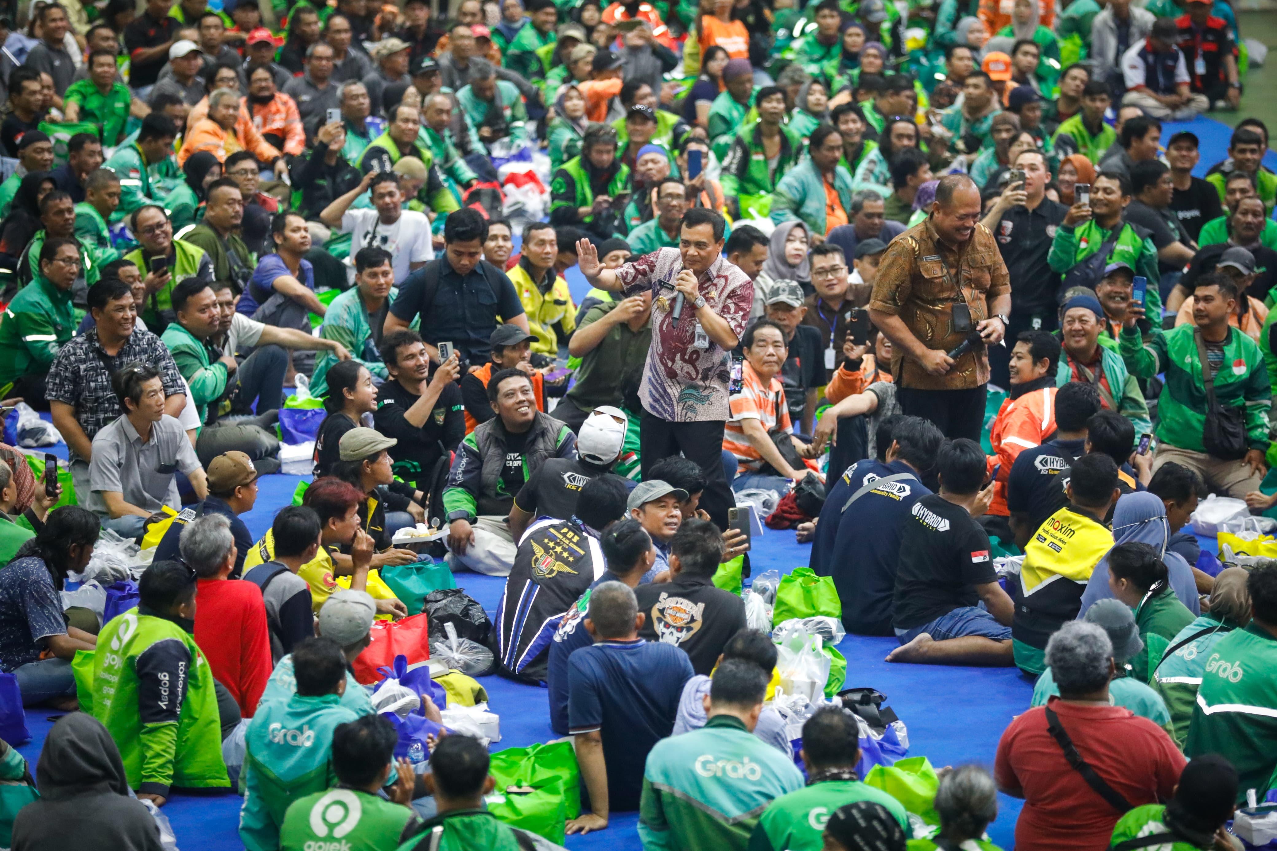 FASILITASI OJOL : Gubernur Jateng Ahmad Luthfi menyerap aspirasi para driver ojol pada acara Sarasehan Mitra Ojol dan ASK di GOR Jatidiri, Semarang, Jumat 12 September 2025.