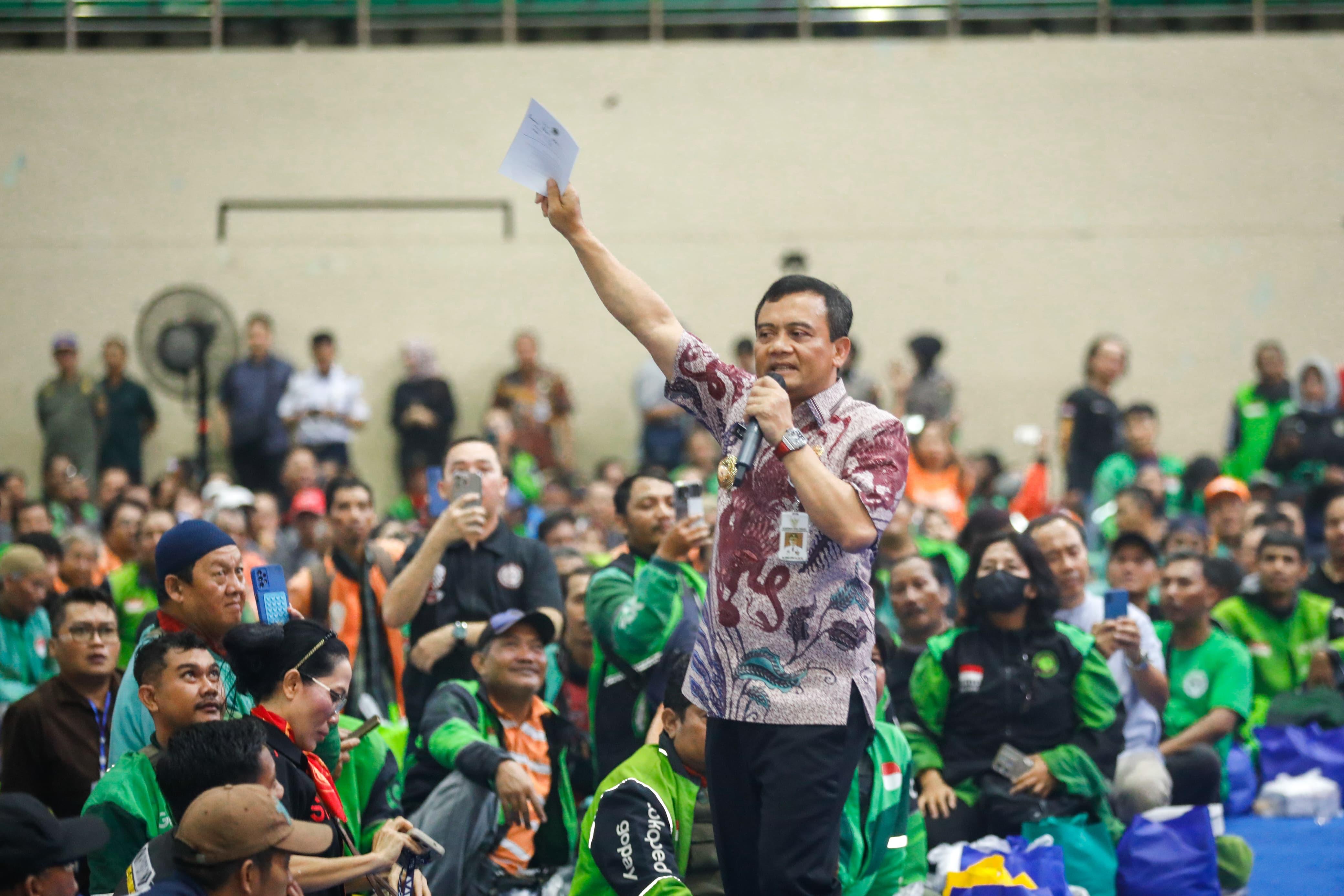 FASILITASI OJOL : Gubernur Jateng Ahmad Luthfi menyerap aspirasi para driver ojol pada acara Sarasehan Mitra Ojol dan ASK di GOR Jatidiri, Semarang, Jumat 12 September 2025.