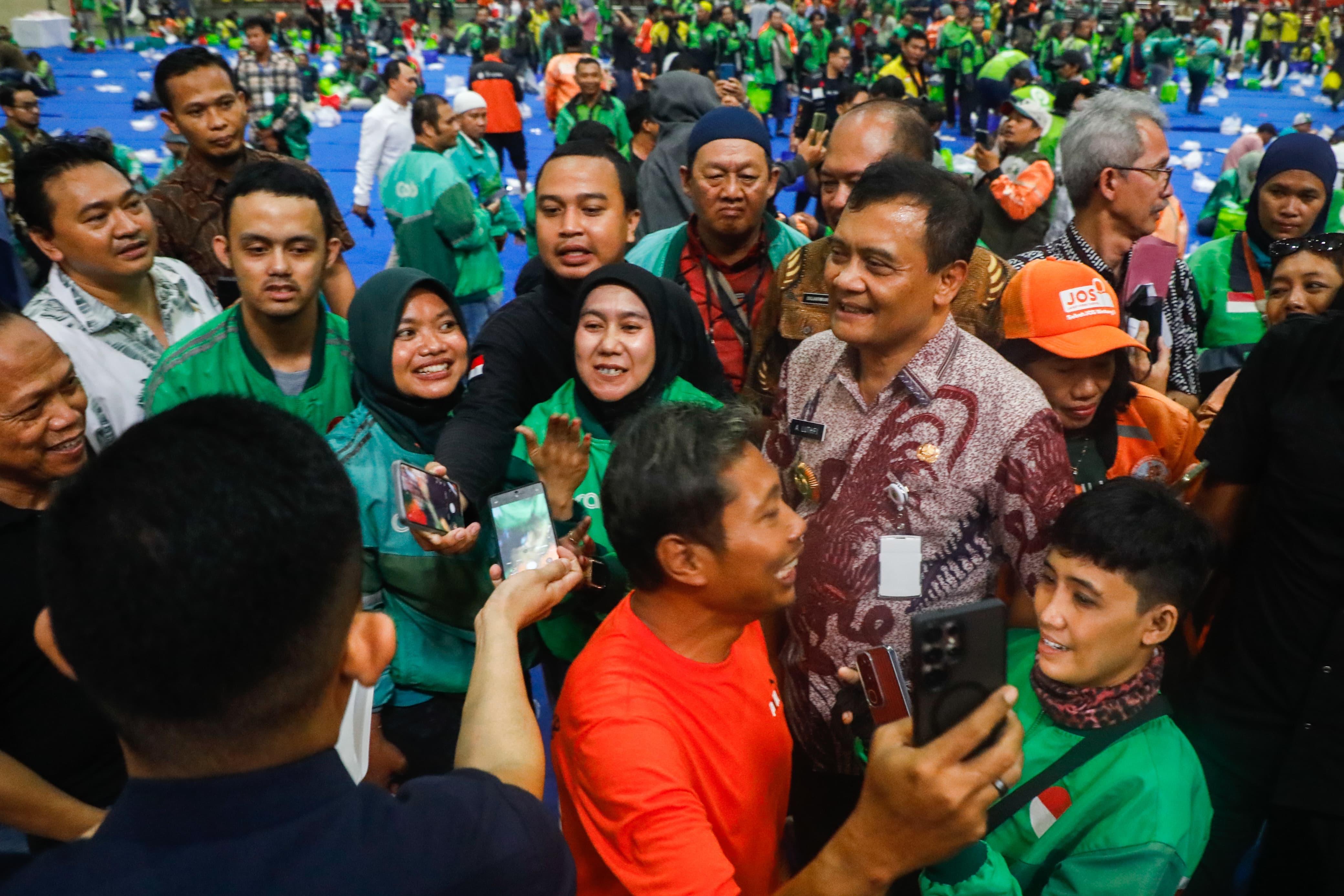 FASILITASI OJOL : Gubernur Jateng Ahmad Luthfi menyerap aspirasi para driver ojol pada acara Sarasehan Mitra Ojol dan ASK di GOR Jatidiri, Semarang, Jumat 12 September 2025.