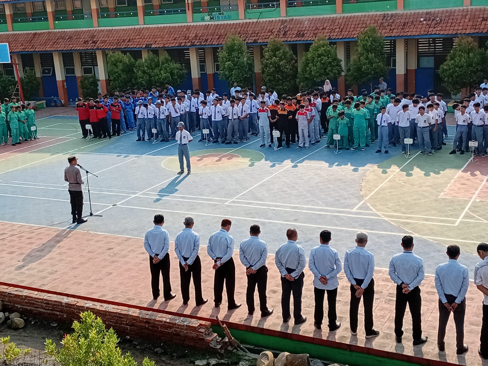 APEL - Anggota Polres Pekalongan Kota saat hadir dalam apel di&nbsp;SMK Muhammadiyah Kota Pekalongan, Senin (15/9/2025).