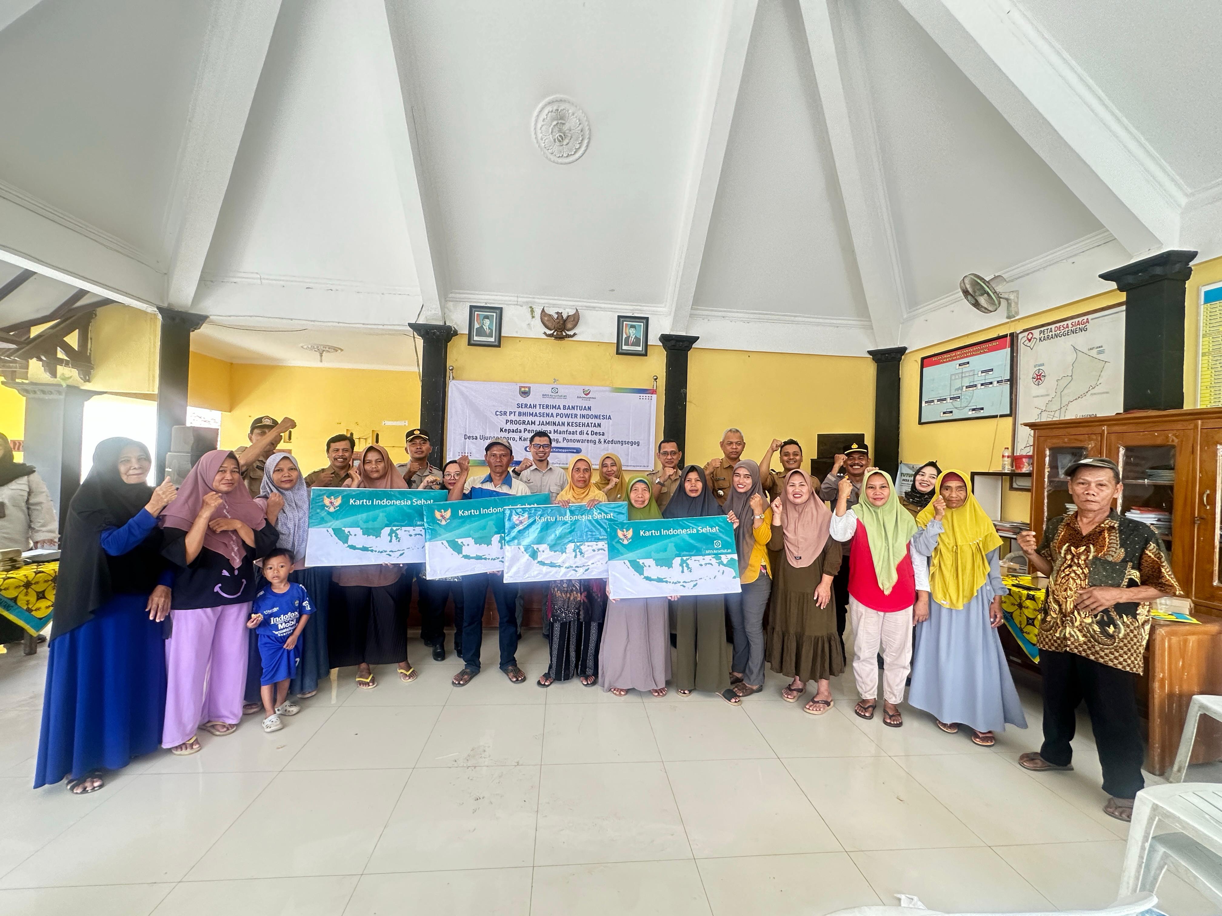 Penyerahan bantuan kepesertaan BPJS Kesehatan oleh PLTU Batang.