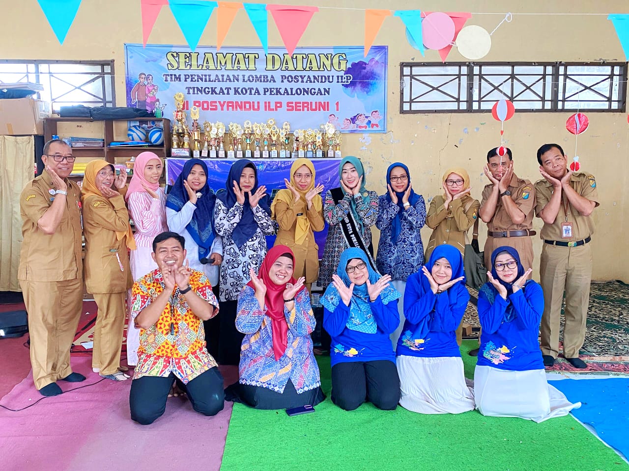 SEMANGAT - Tim Dindik Kota Pekalongan, Dinkes dan Bunda PAUd saat hadir dalam peluncuran Kampung Wajar 13 Tahun, di Kelurahan Klego, Pekalongan Timur. Senin (15/9/2025) lalu.