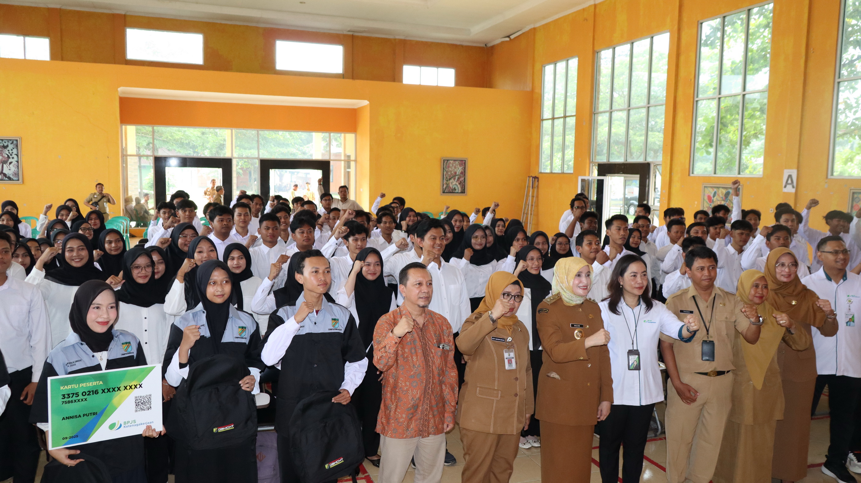 BERFOTO BERSAMA -&nbsp; Wakil WaliKota Pekalongan Hj Balgis Diab, membuka secara resmi Pelatihan Berbasis Kompetensi tahap II, di&nbsp; BLK) Kota Pekalongan, Senin (22/9/2025).