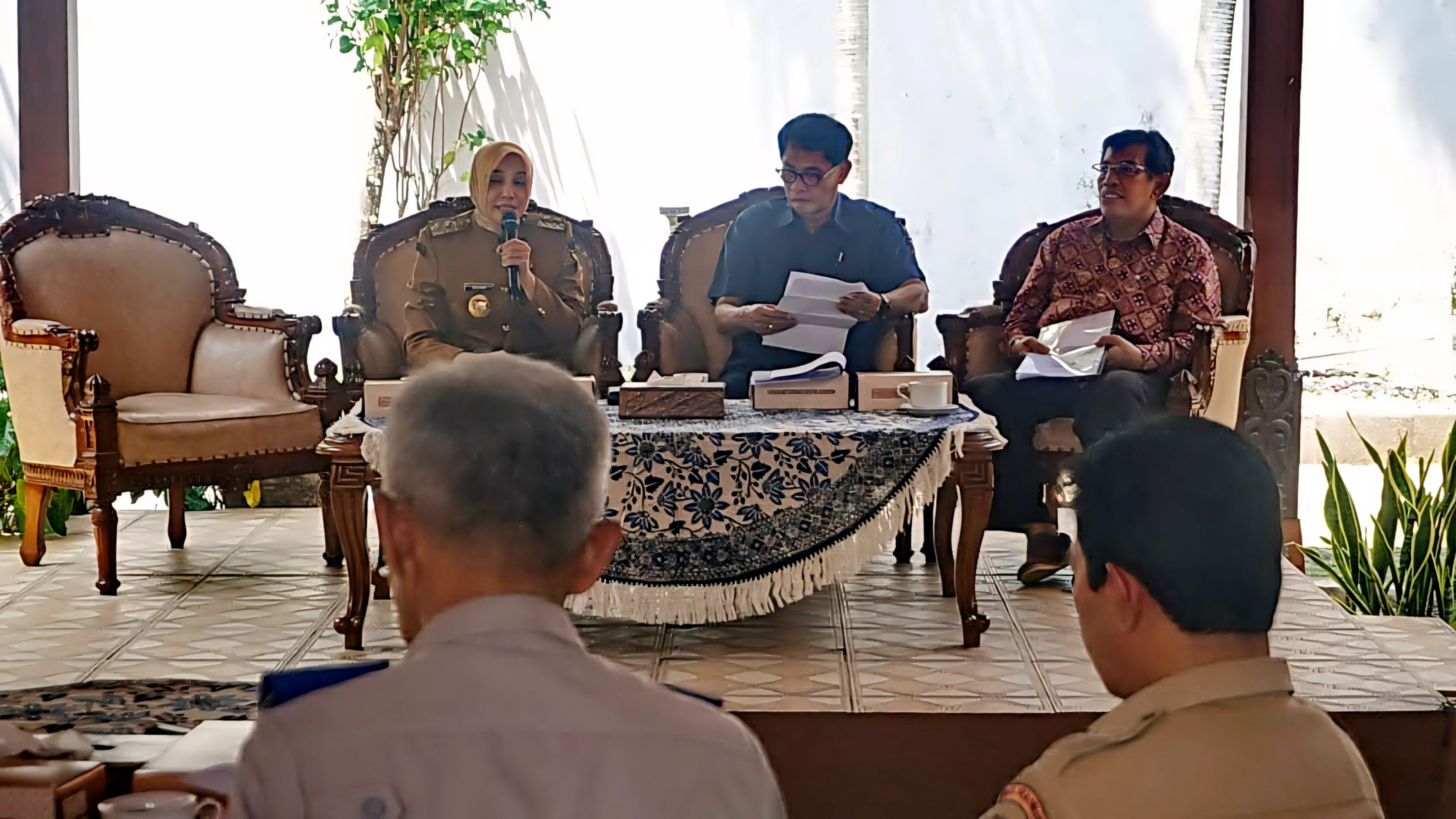 PAPARAN - Ketua Bulan Dana PMI Hj Balgis Diab saat menggelar diskusi persiapan bulan Dana PMI, di Guest House Jalan Bahagia, Selasa siang (23/9/2025).