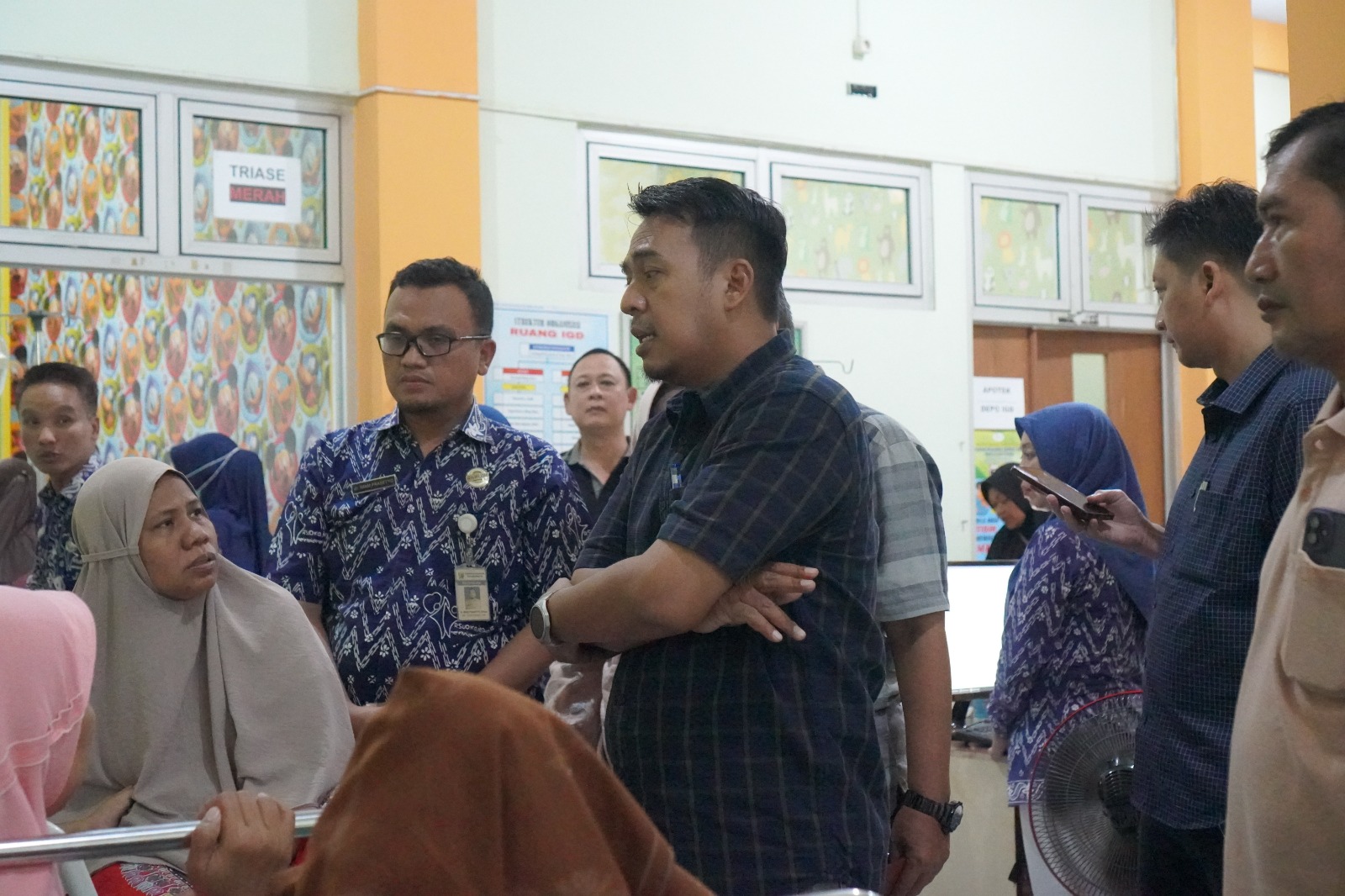 LAYANAN KESEHATAN: Sekda Kabupaten Pekalongan Yulian Akbar saat meninjau RSUD Kajen didampingi Direktur RSUD Kajen dr. Imam Prasetyo.