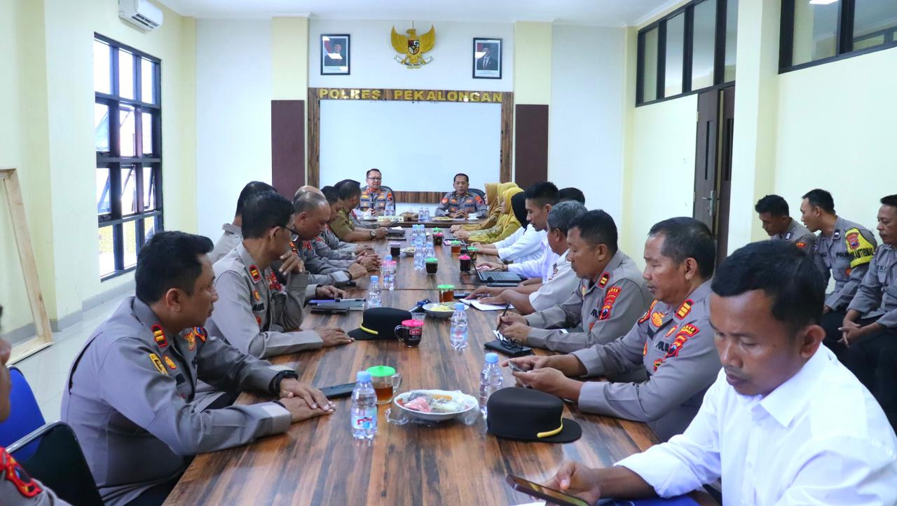 RAKOR MBG: Polres Pekalongan saat menggelar Rakor SPPG yang rencananya akan membentuk Satgas MBG, Senin (29/9/2025).