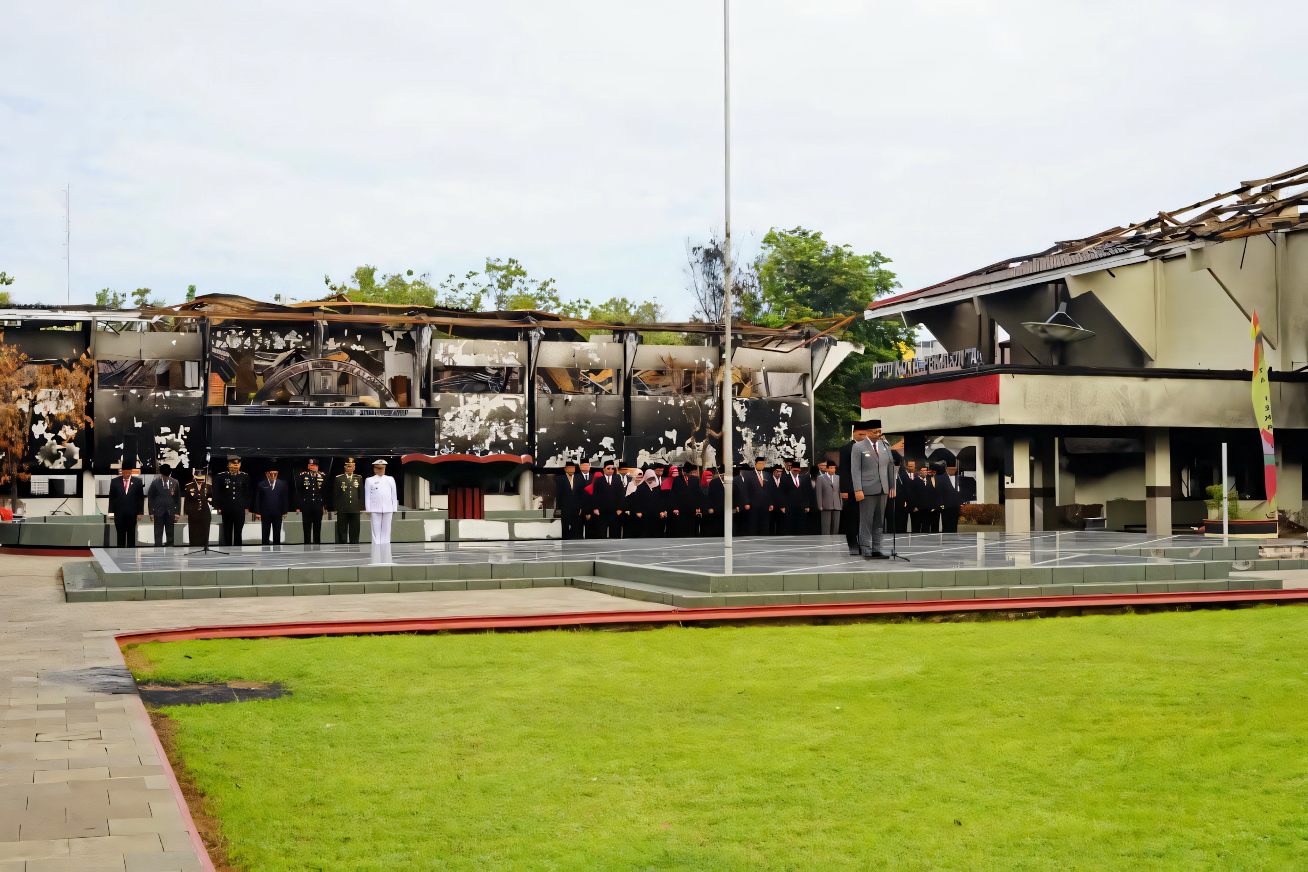 KHIDMAT - Nampak suasana upacara Hari Kesaktian Pancasila yang digelar Pemkot Pekalongan, Selasa (1/10/2025), halaman Kantor setempat.