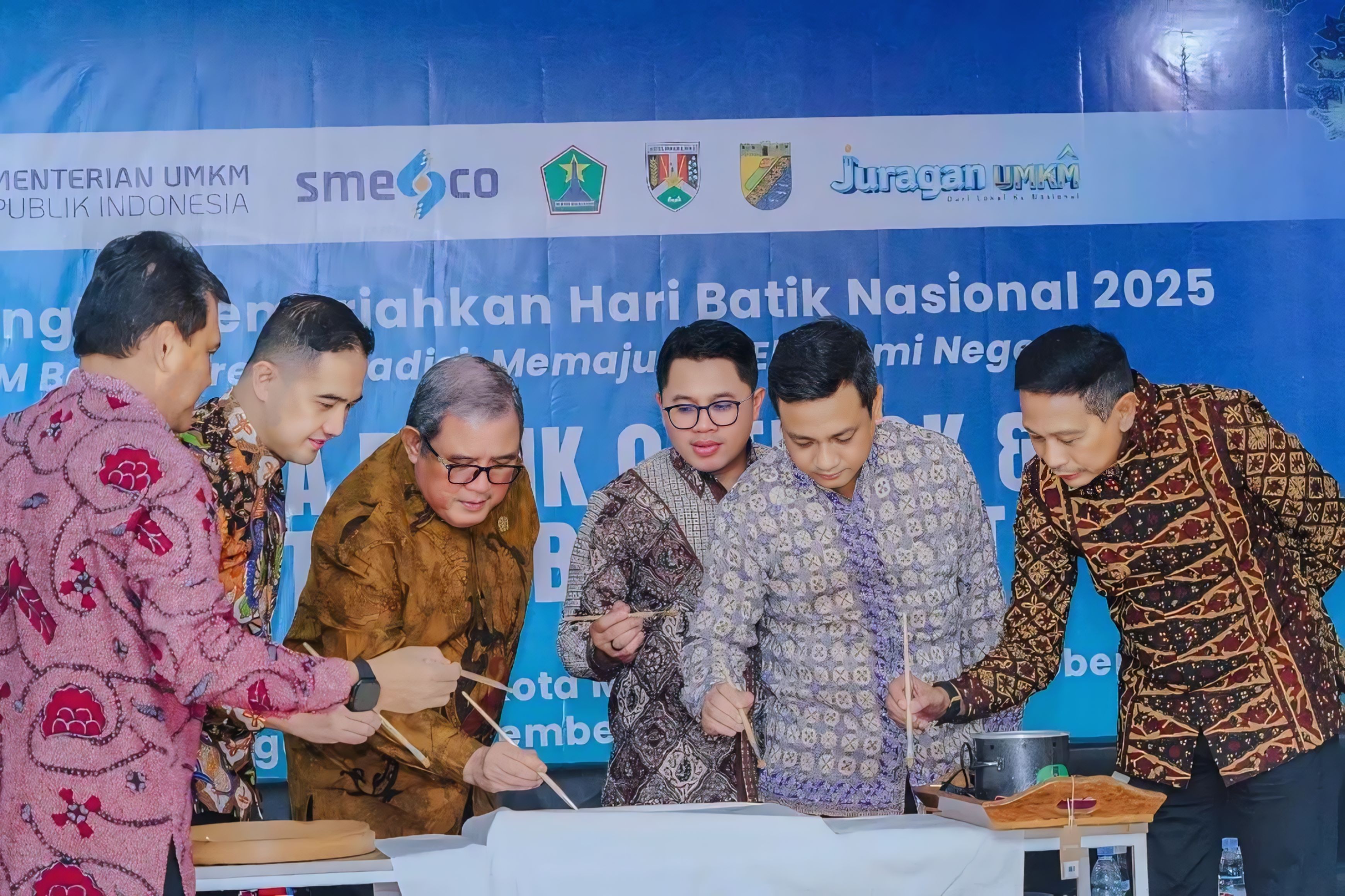 MEMBANGGAKAN - Wali Kota Pekalongan, HA Afzan Arslan Djunaid saat hadir dalam Indonesia Batik Outlook dan Launching Festival Batik 3 Kota 2025 di Gedung Smesco, Jakarta, Kamis (2/10/2025).