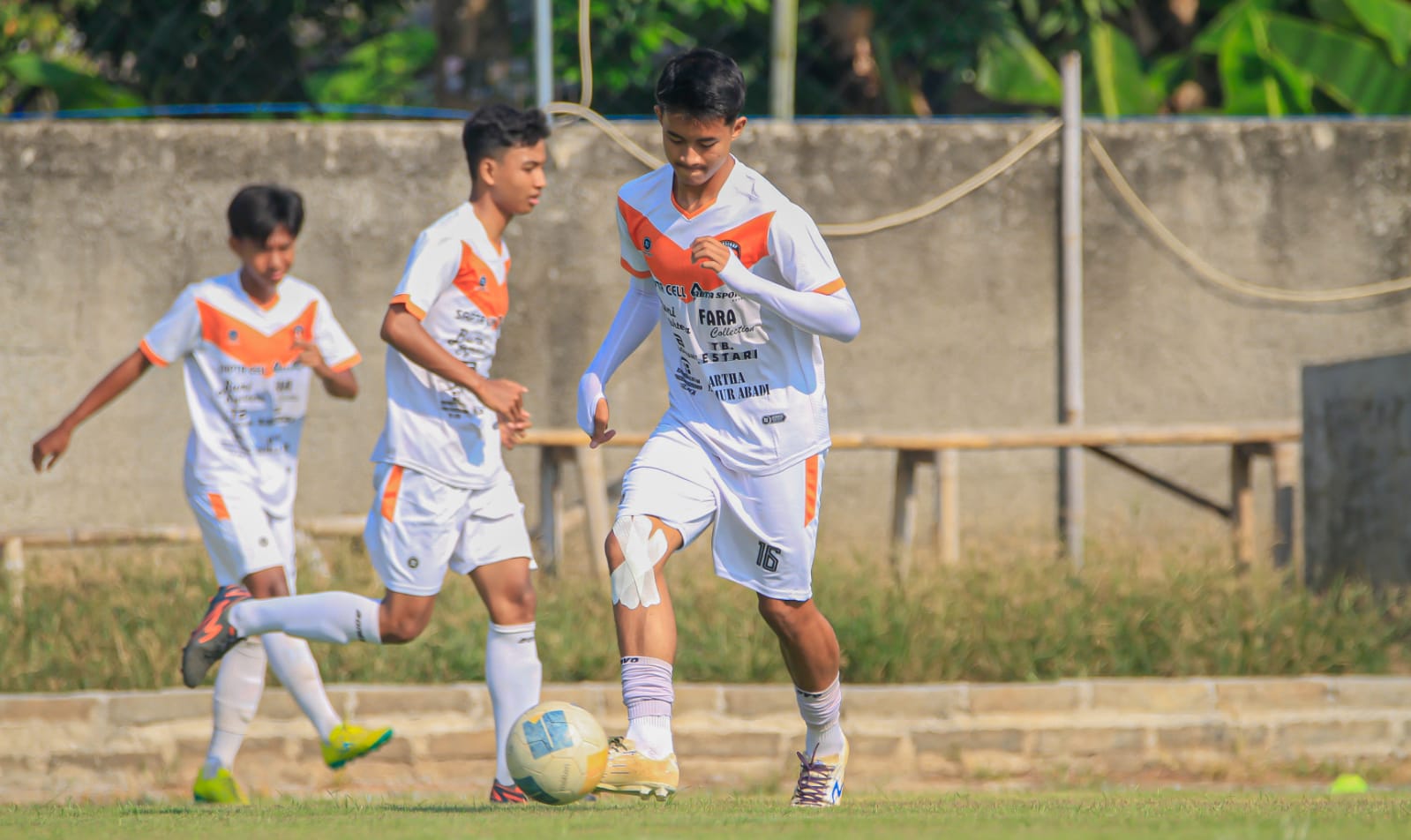 LATIHAN: Punggawa skuad Kabupaten Pekalongan saat menjalani latihan untuk menghadapi Babak Kualifikasi Porprov Jateng 2026 Cabor Sepak Bola.