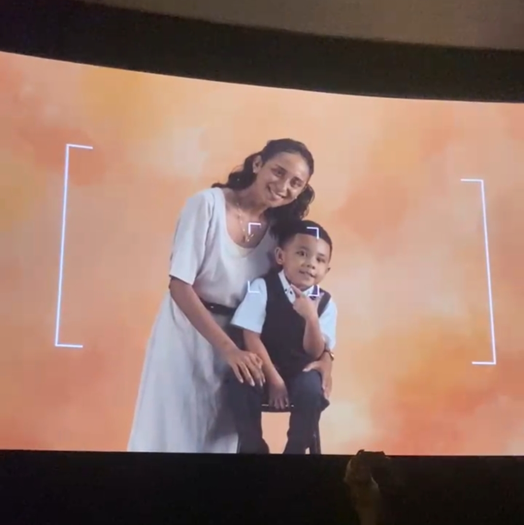 LAYAR LEBAR: Penayangan film
