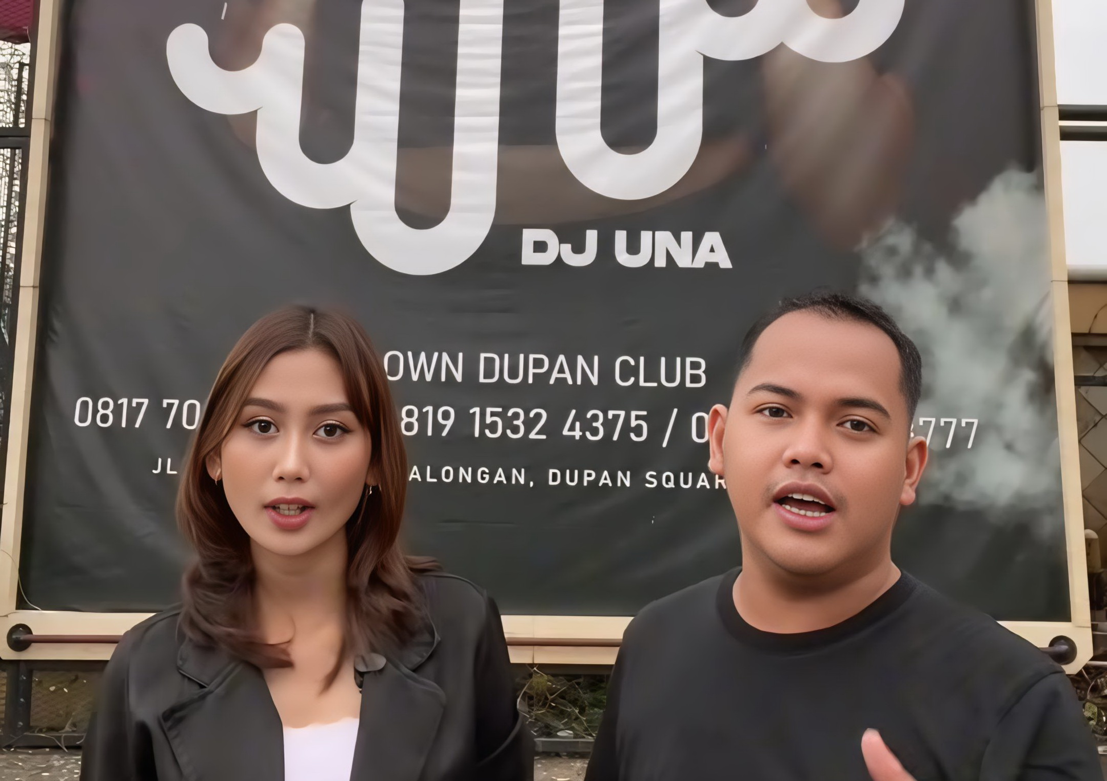 PROMOSIKAN - Tim CDC saat memprmosikan Hallowen party bersama DJ Una.