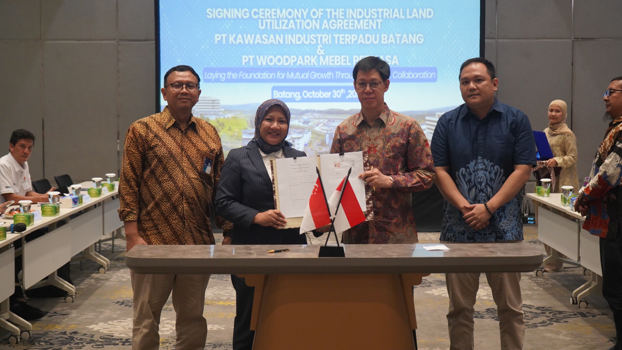 INVESTASI: penandatanganan Perjanjian Pemanfaatan Tanah Industri (PPTI) KEK Industropolis Batang.