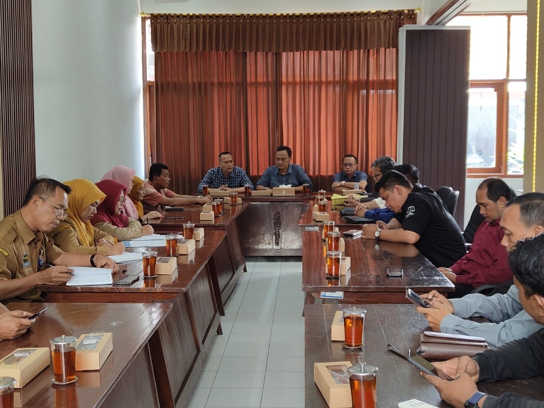 MALAPRAKTIK: Suasana audiensi untuk menyelesaikan persoalan dugaan malapraktik di RSUD Batang oleh Komisi IV DPRD Kabupaten Batang.