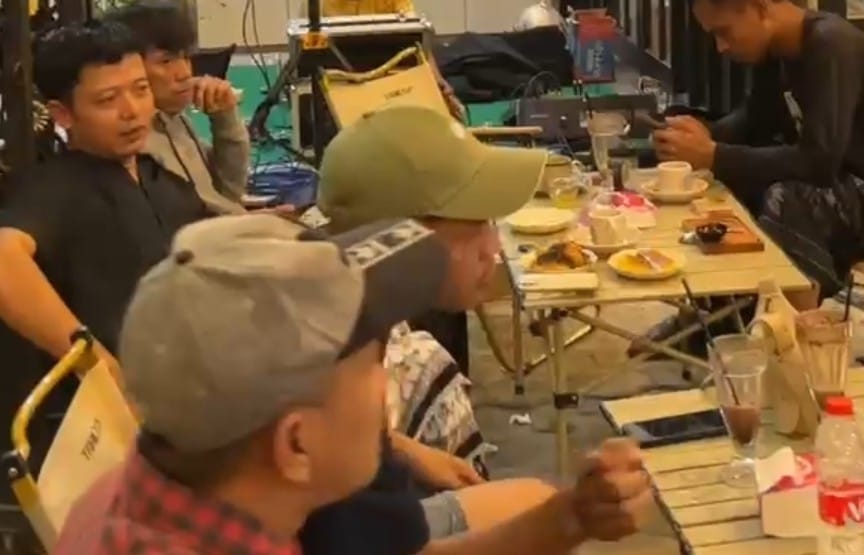 ADA LIVE AKUSTIK :  Depot JSN di Jalan Dokter Wahidin 70 Noyontaan, Kecamatan Pekalongan Timur, Kota Pekalongan, kini menjadi tempat nongkrong asyik.