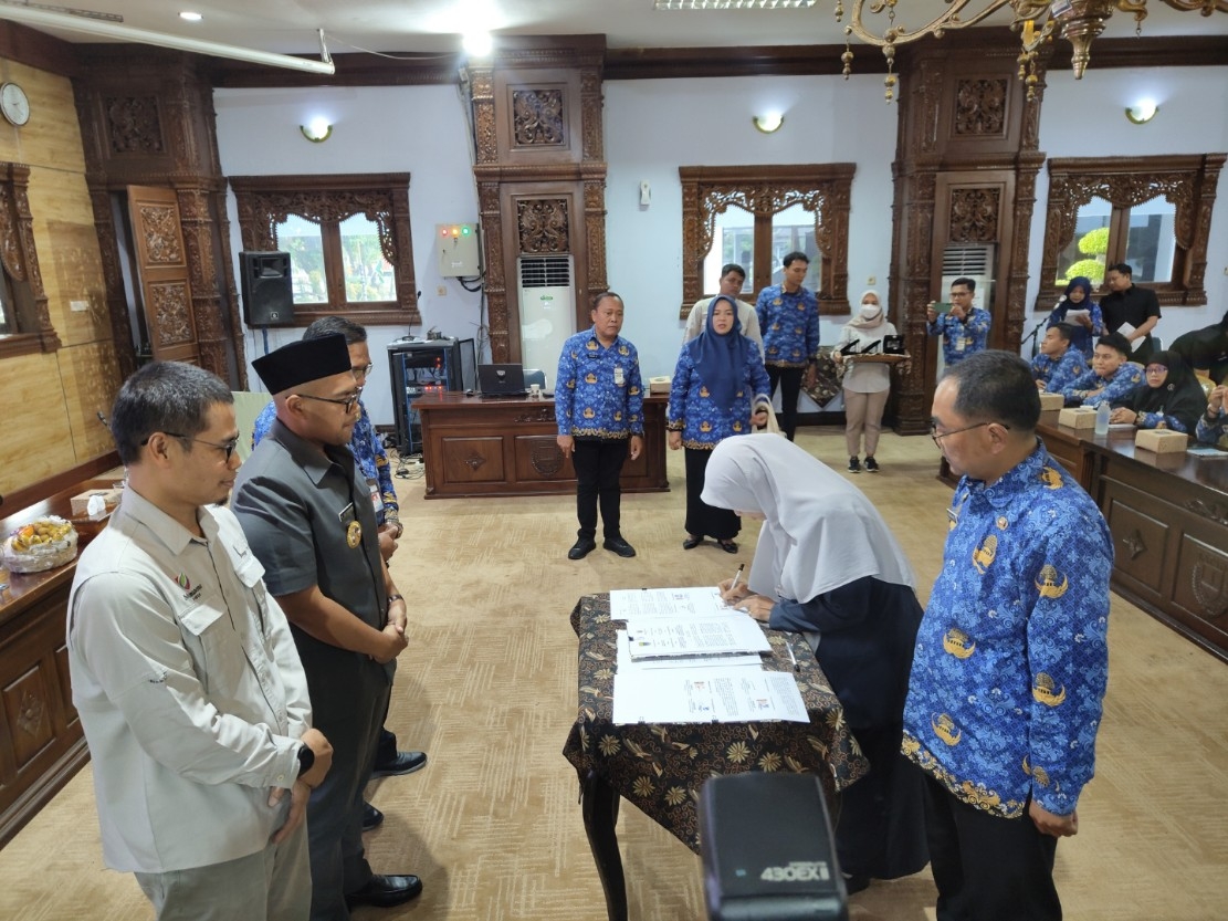 KERJASAMA: Penandatanganan kerjasama PT BPI dengan Pemda Batang di Aula Kantor Bupati.