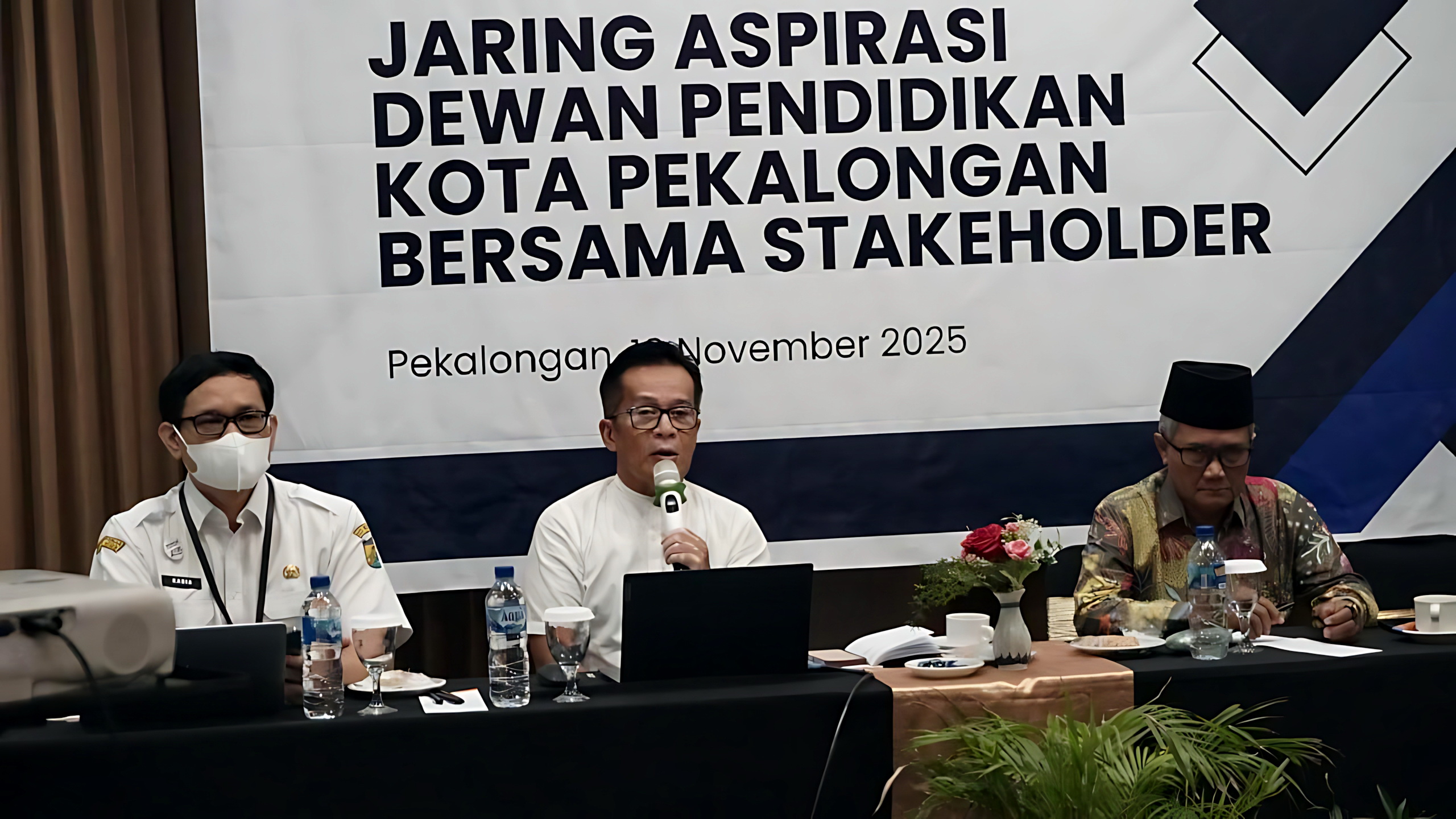 DISKUSI -&nbsp; Dewan Pendidikan Kota Pekalongan saat menggelar&nbsp;Program Jaring Aspirasi 2025,&nbsp;Rabu (19/11/2025).&nbsp;