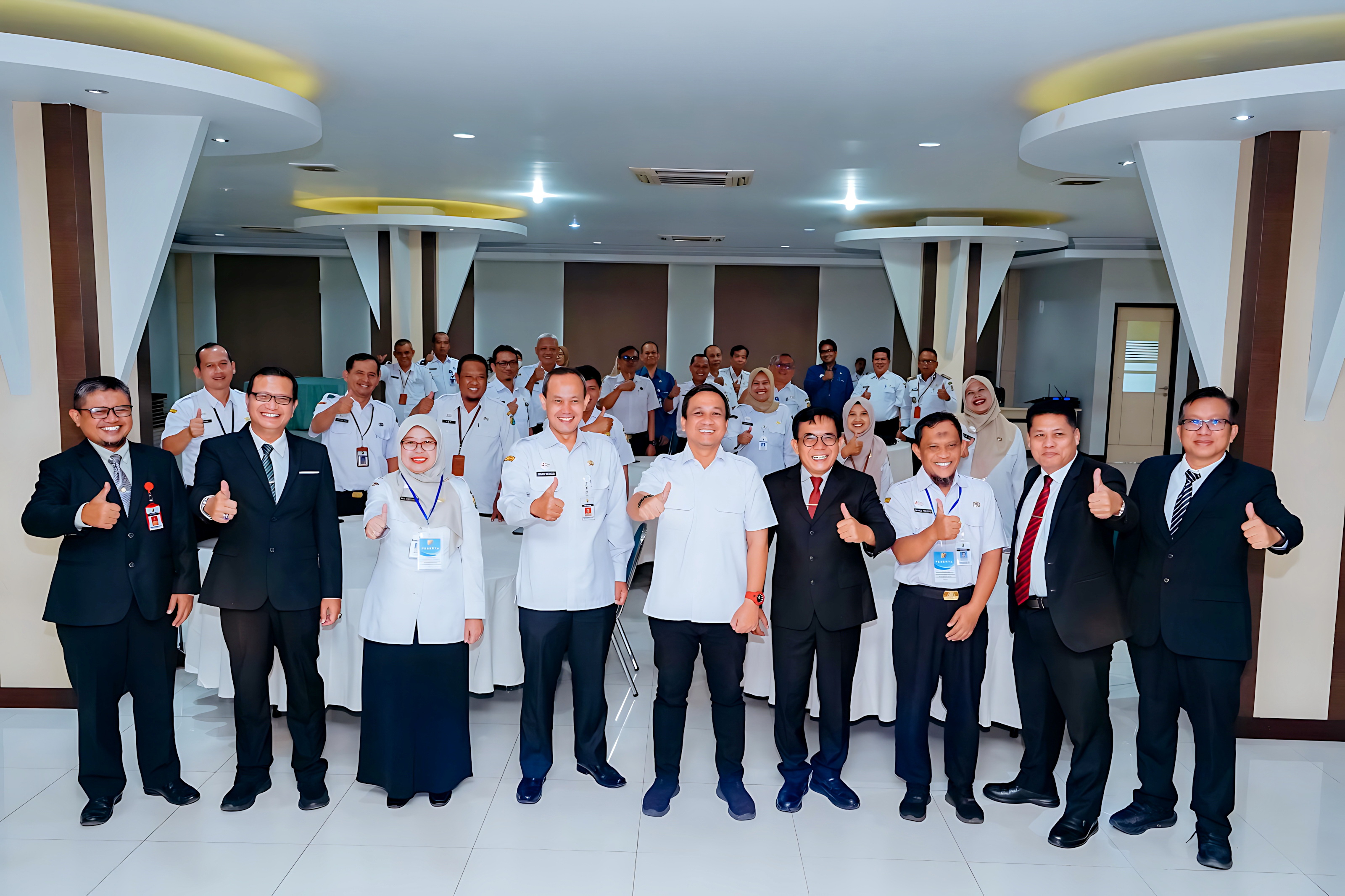 MOTIVASI - Walikota Pekalongan HA Afzan Arslan Djunaid, saat hadir langsung dalam Uji Kompetensi Teknis melalui Uji Gagasan dan Wawancara ASN, di Aula Pusdiklat Kospin Jasa pada Rabu (3/12/2025).