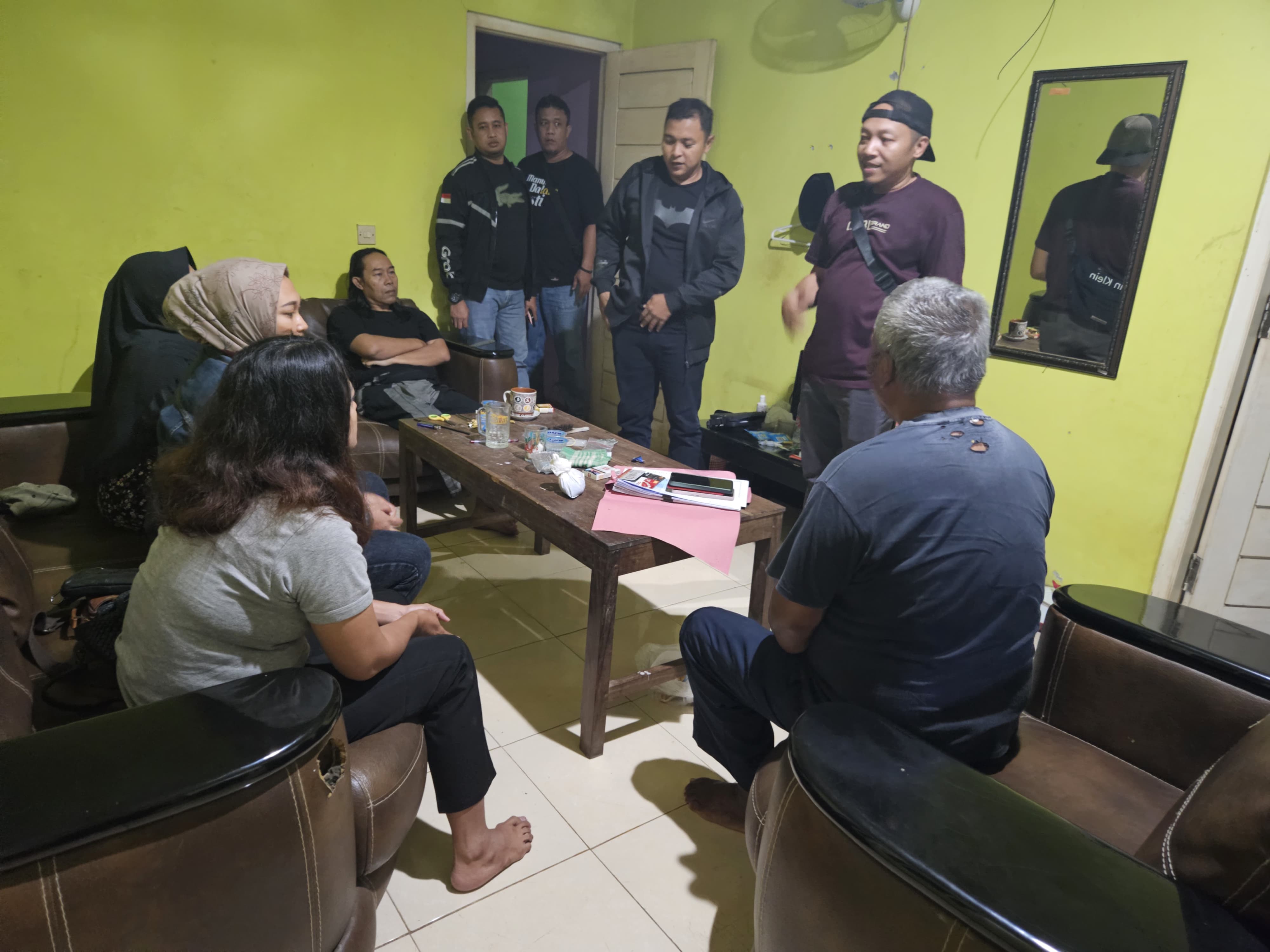 PENANGKAPAN: Tim Unit Reskrim Polsek Wiradesa bersama Unit Resmob Polres Pekalongan saat melalukan penangkapan ND di Gunung Kidul, Daerah Istimewa Yogyakarta (DIY).