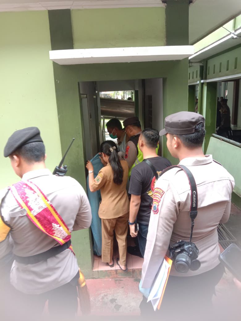 KEJADIAN: Suasana di lokasi kejadian sesaat setelah korban ditemukan, Selasa (9/12/2025).