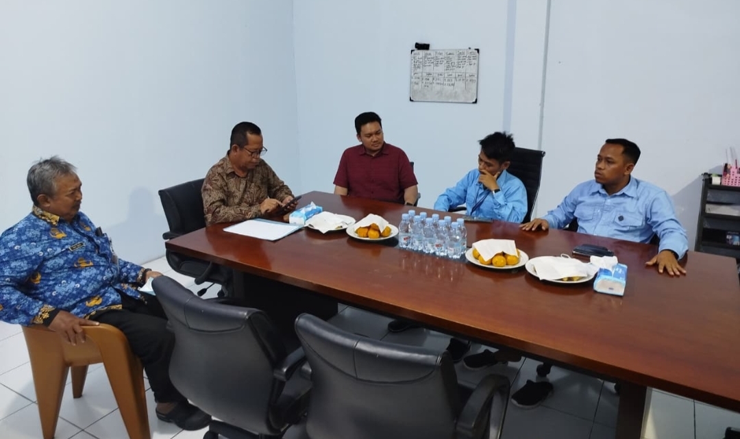MONITORING: Ketua DPRD Kabupaten Pekalongan saat inspeksi dan monitoring di SPPG Pakisputih, Rabu (17/12/2025).