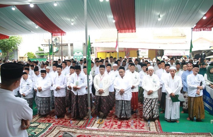 PELANTIKAN : Rois Am PB Jatma Aswaja Malana DR Habib Muhammad Luthfi bin Ali bin Yahya melantik kepengurusan PW Jatma Aswaja Jateng- DIY dan enam PC Jatma Aswaja Kabupaten/Kota di Pekalongan Raya.