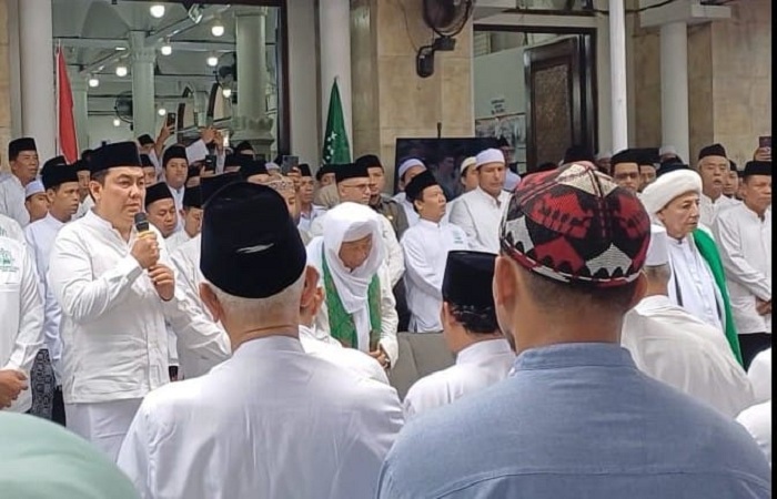 PELANTIKAN : Rois Am PB Jatma Aswaja Malana DR Habib Muhammad Luthfi bin Ali bin Yahya dan Sekjen Dr. KH Helmy Faishal Zaini, melantik kepengurusan PW Jatma Aswaja Jateng- DIY dan enam PC Jatma Aswaja