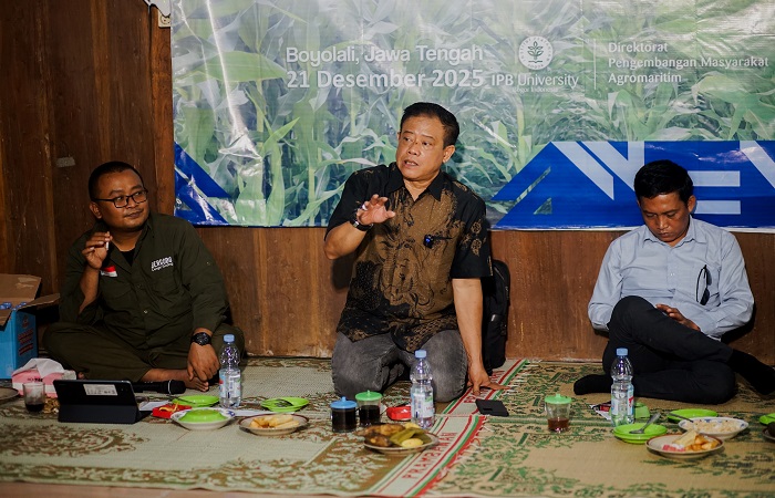 PEMBERDAYAAN EKONOMI : Para pembicara sedang menyampaikan beternak dan bertani integratif dalam konsep ekonomi sirkular digelar di Kauman, Wonosegoro, Kabupaten Boyolali, Minggu (21/12/2025).
