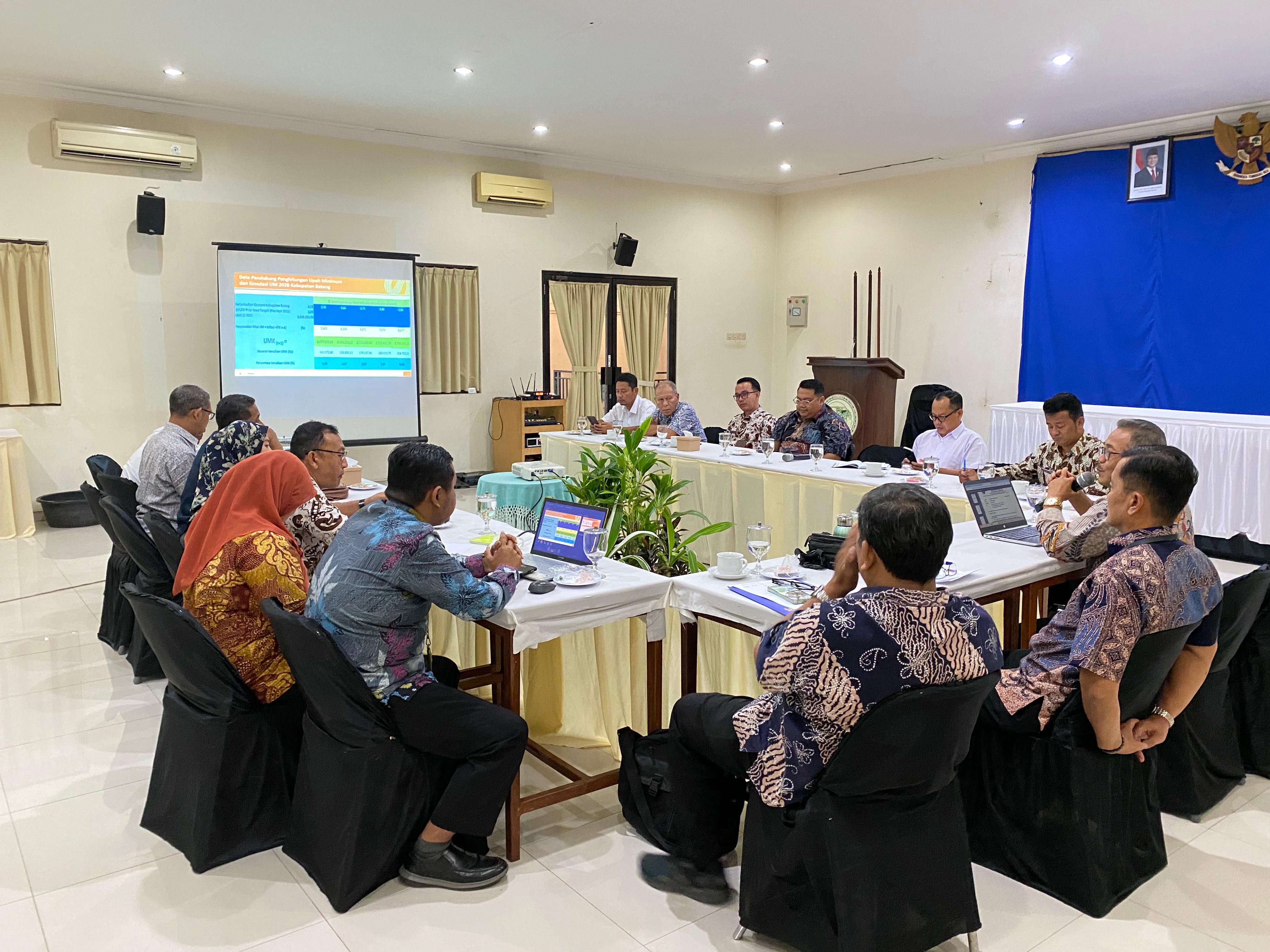 UPAH: Suasana rapat Dewan Pengupahan yang berlangsung sebelum ditetapkannya UMK Batang.