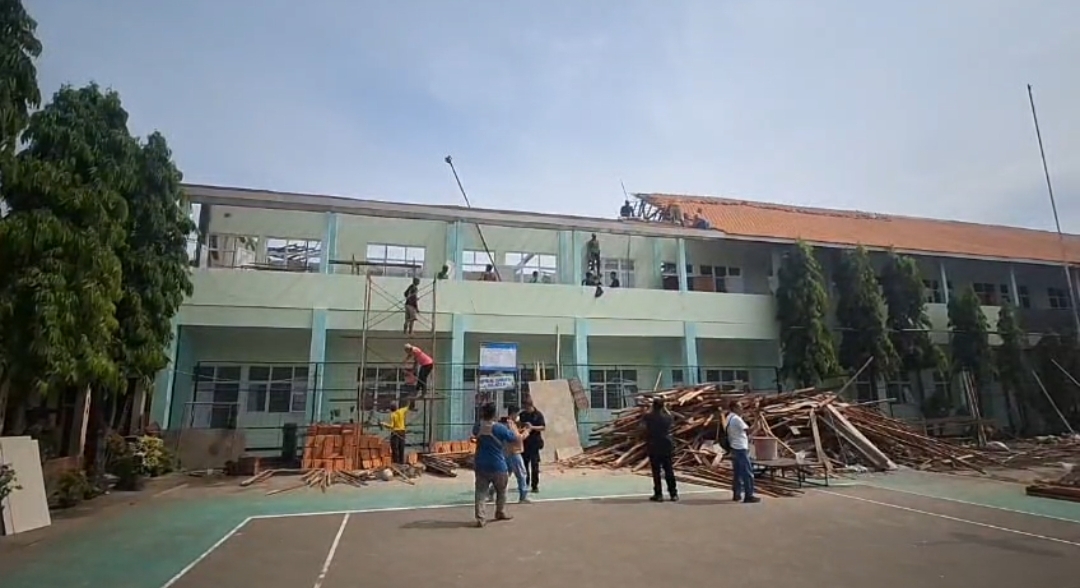 ROBOH: Kondisi di lokasi sehari setelah atap roboh, SMAN 1 Wiradesa, Selasa (30/12/2025).