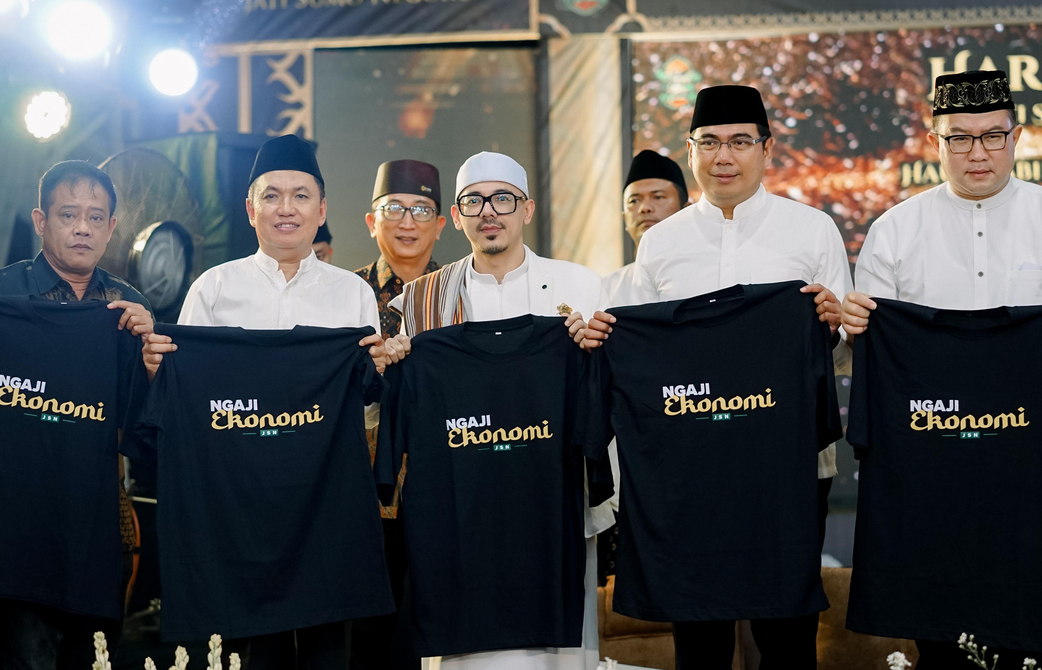 PELUNCURAN NGAJI EKONOMI : Ir. Andreas Gunapradangga, Dr. M. Fanshurullah Asa, Habib Muhammad Syarif Hidayatullah Al-Husaini bin Luthfi bin Yahya, Dr. Alim Setyawan S. dan Prof. Arif Satria.