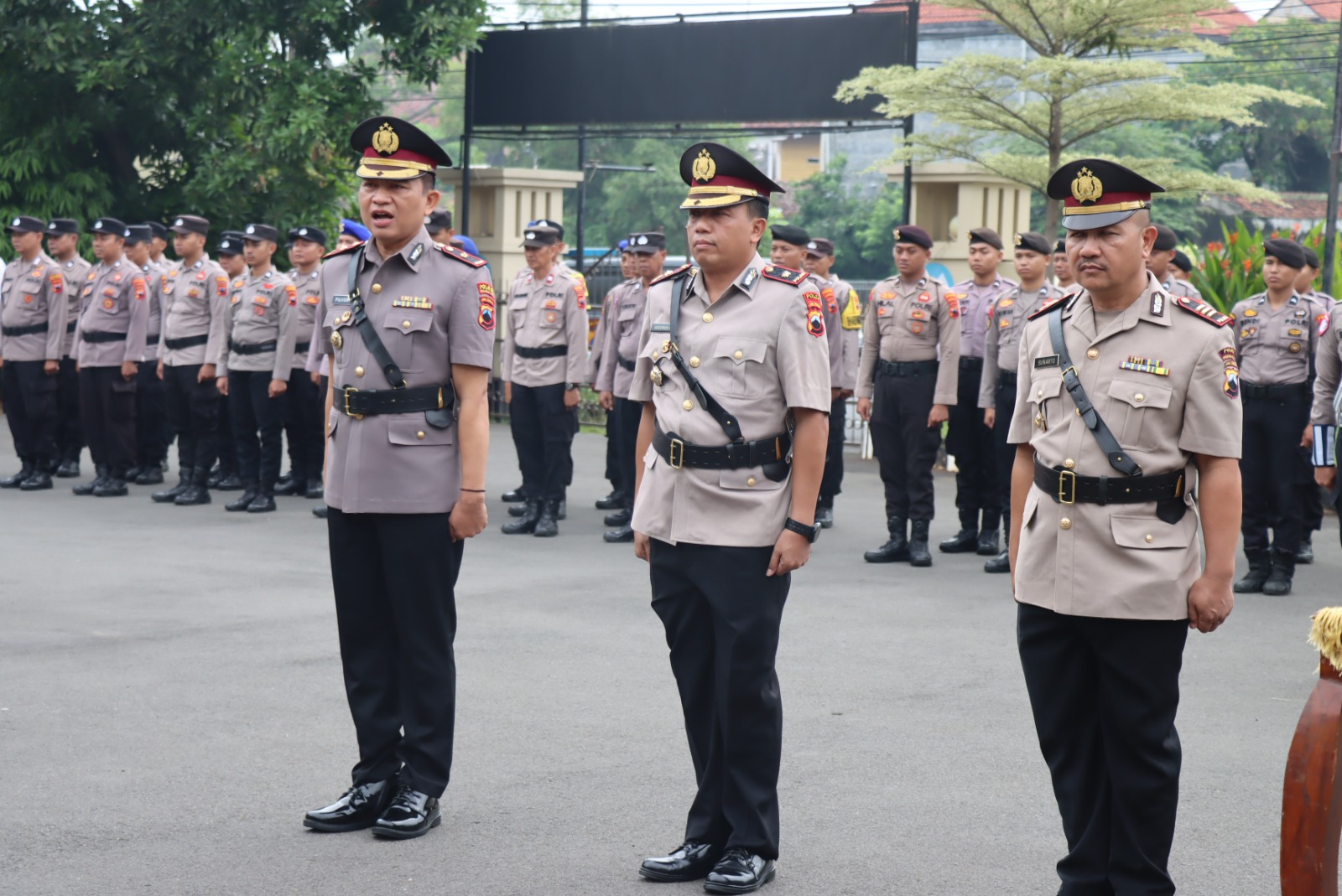 UPACARA -  Upacara Sertijab Wakapolres yang digelar Polres Pekalongan Kota,  pada Rabu (7/1/2026), di halaman Mapolres Pekalongan Kota.