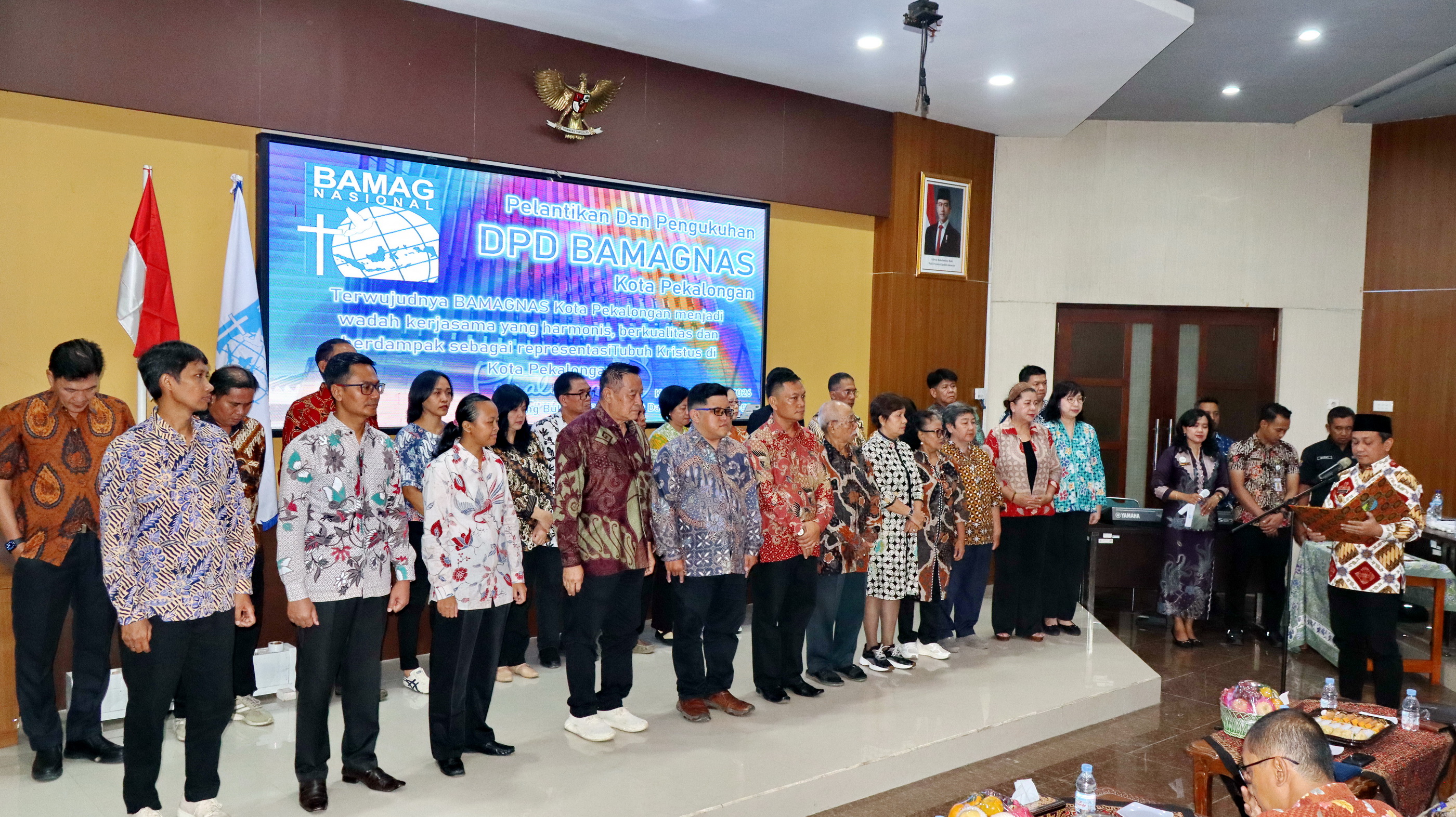 DILANTIK - Walikota Pekalongan HA Afzan Arslan Djunaid saat melantik pengurus Bamagnas Kota Pekalongan, di ruang Buketan, Kamis sore (8/1/2026).