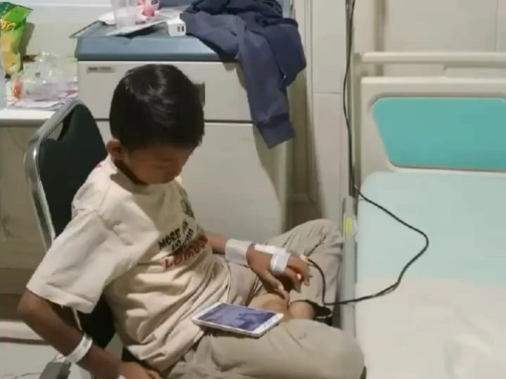 TRANSFUSI: Seorang anak saat sedang melakukan transfusi di salah satu rumah sakit di Kabupaten Batang.