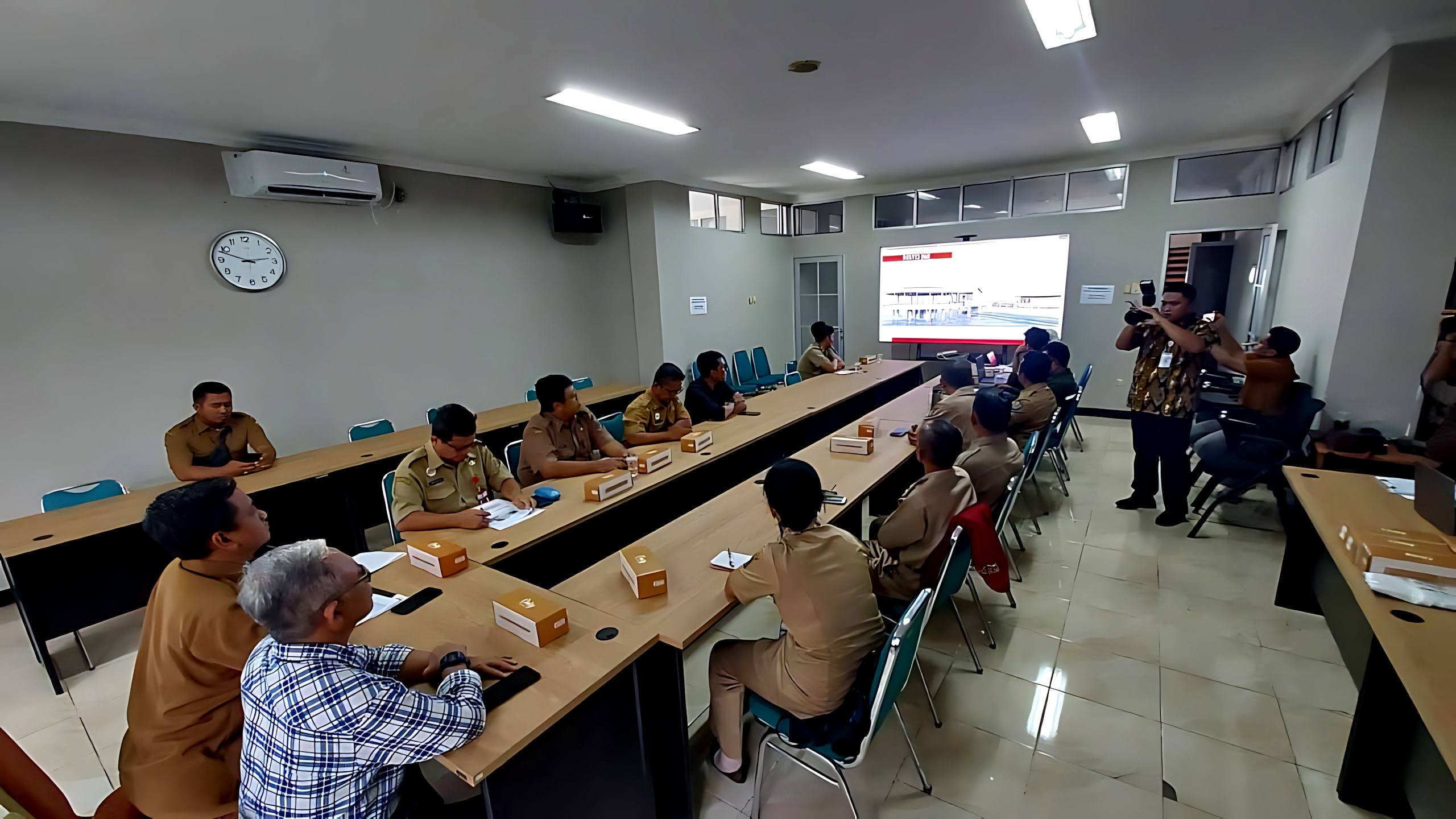 RAKOR - Walikota Aaf saat memimpin rakor&nbsp;&nbsp;Paparan Final Desain dan Persiapan Pembangunan Ekowisata, pada Selasa sore (13/1/2025).