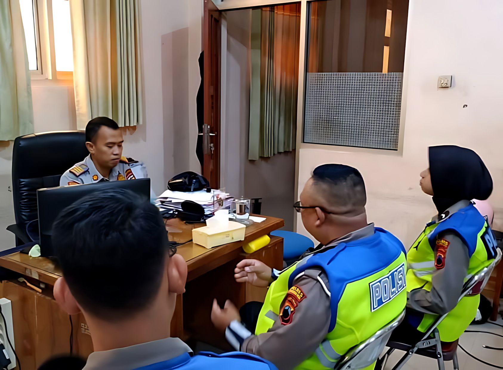 KOORDINASI - Tim Satlantas Polres Pekalongan Kota saat koordinasi dengan Dinhub&nbsp;Kota Pekalongan.