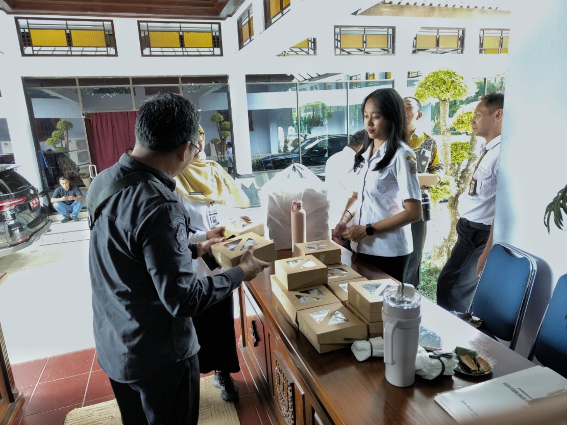 KEGIATAN: Suasana suatu kegiatan yang terlihat para ASN membawa tumbler sendiri.