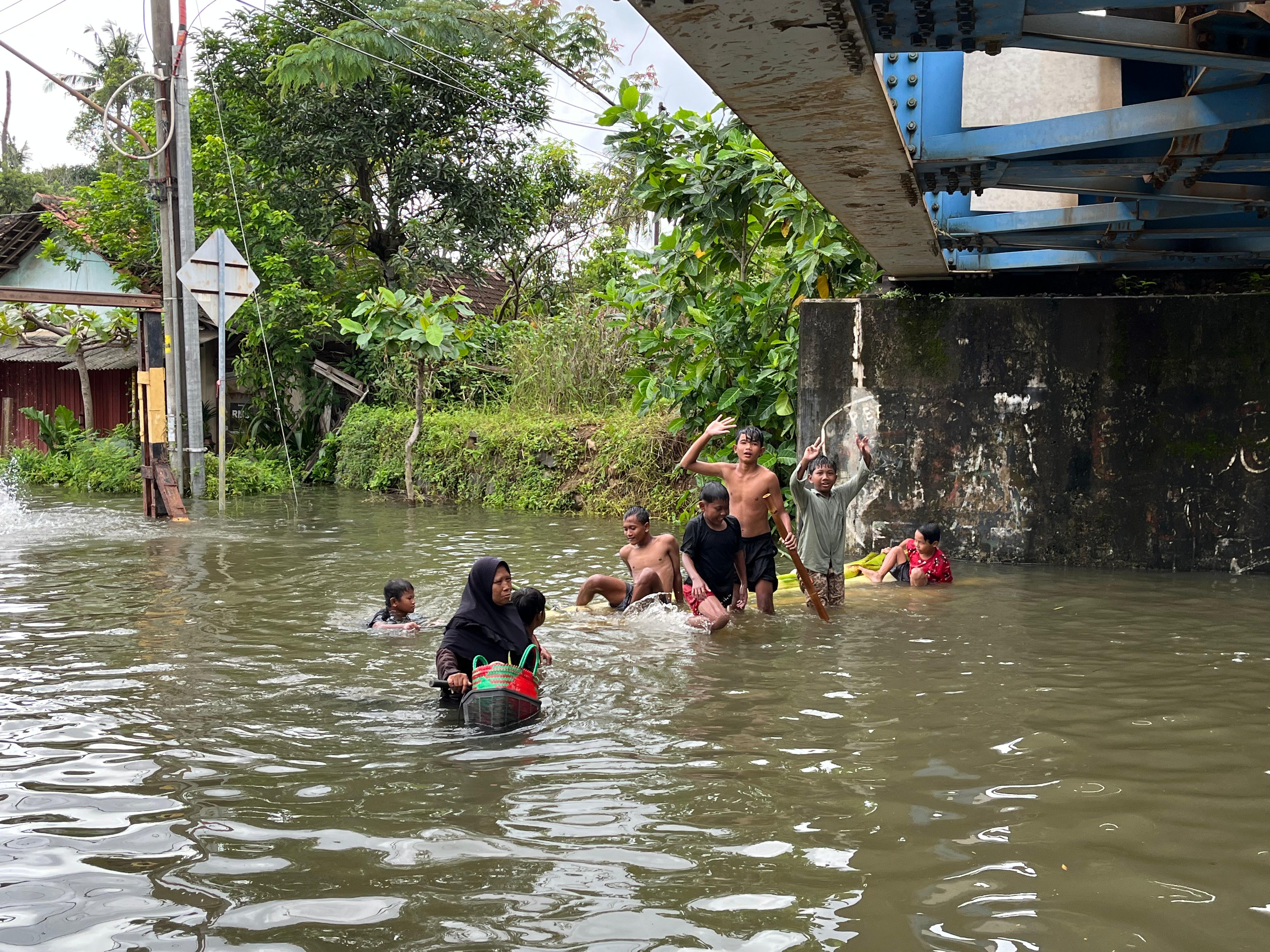 BANJIR: Kondisi banjir di Desa Pacar, Kecamatan Tirto, Kabupaten Pekalongan, Minggu (18/1/2026).