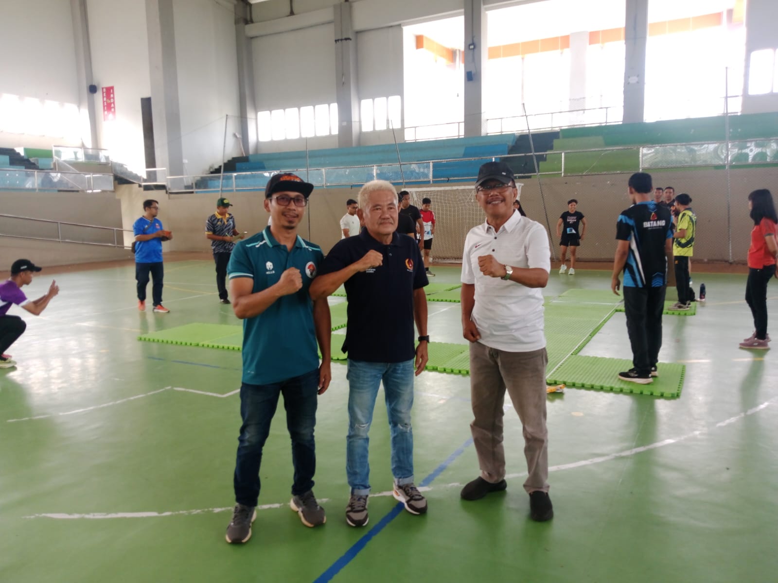 OPTIMIS: Jajaran petinggi Koni Batang saat memantau tes fisik para atlet.