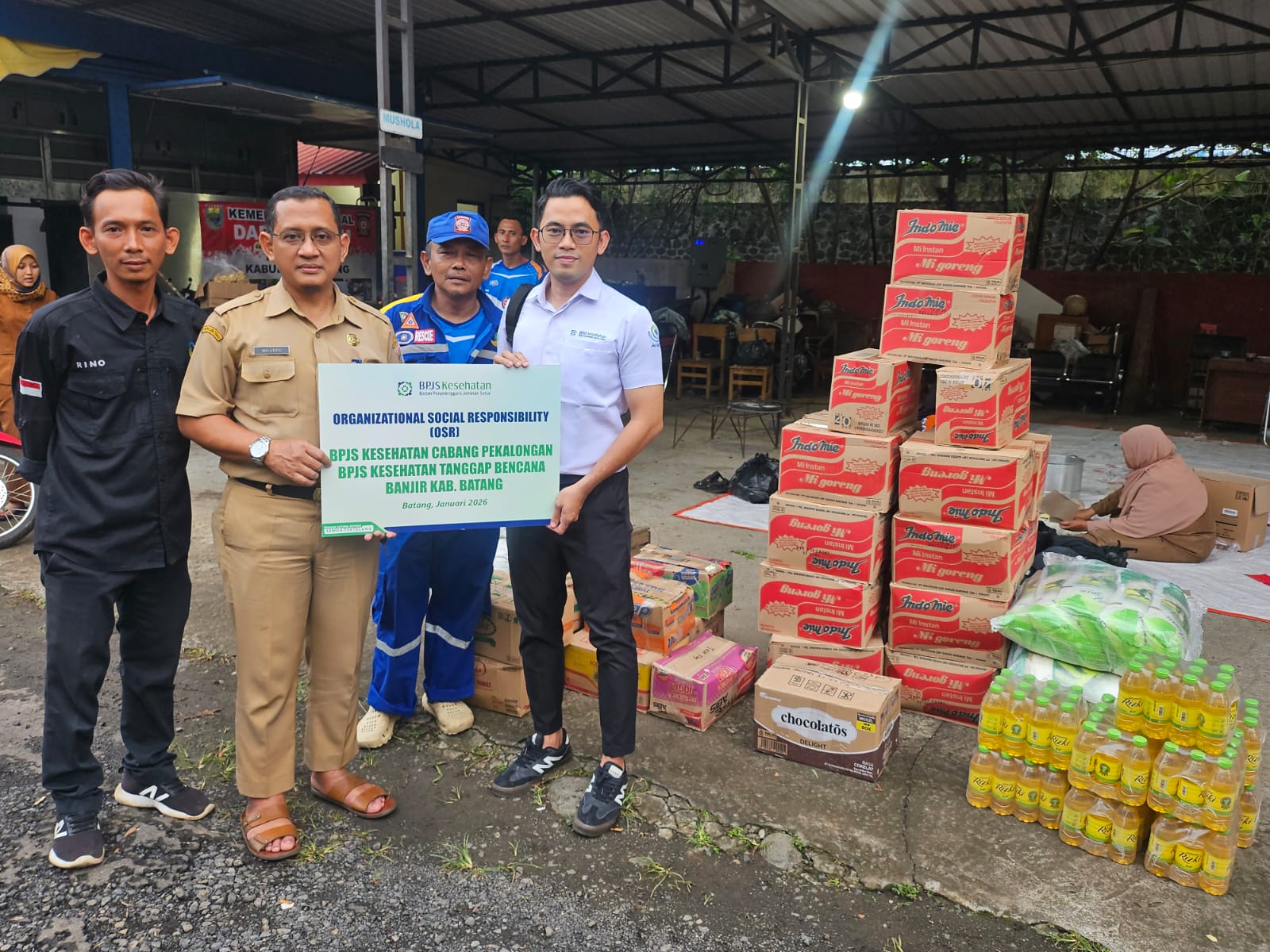 Bantuan Organizational Social Responsibility (OSR), BPJS Kesehatan Cabang Pekalongan diserahkan pada Dinsos Kabupaten Batang.