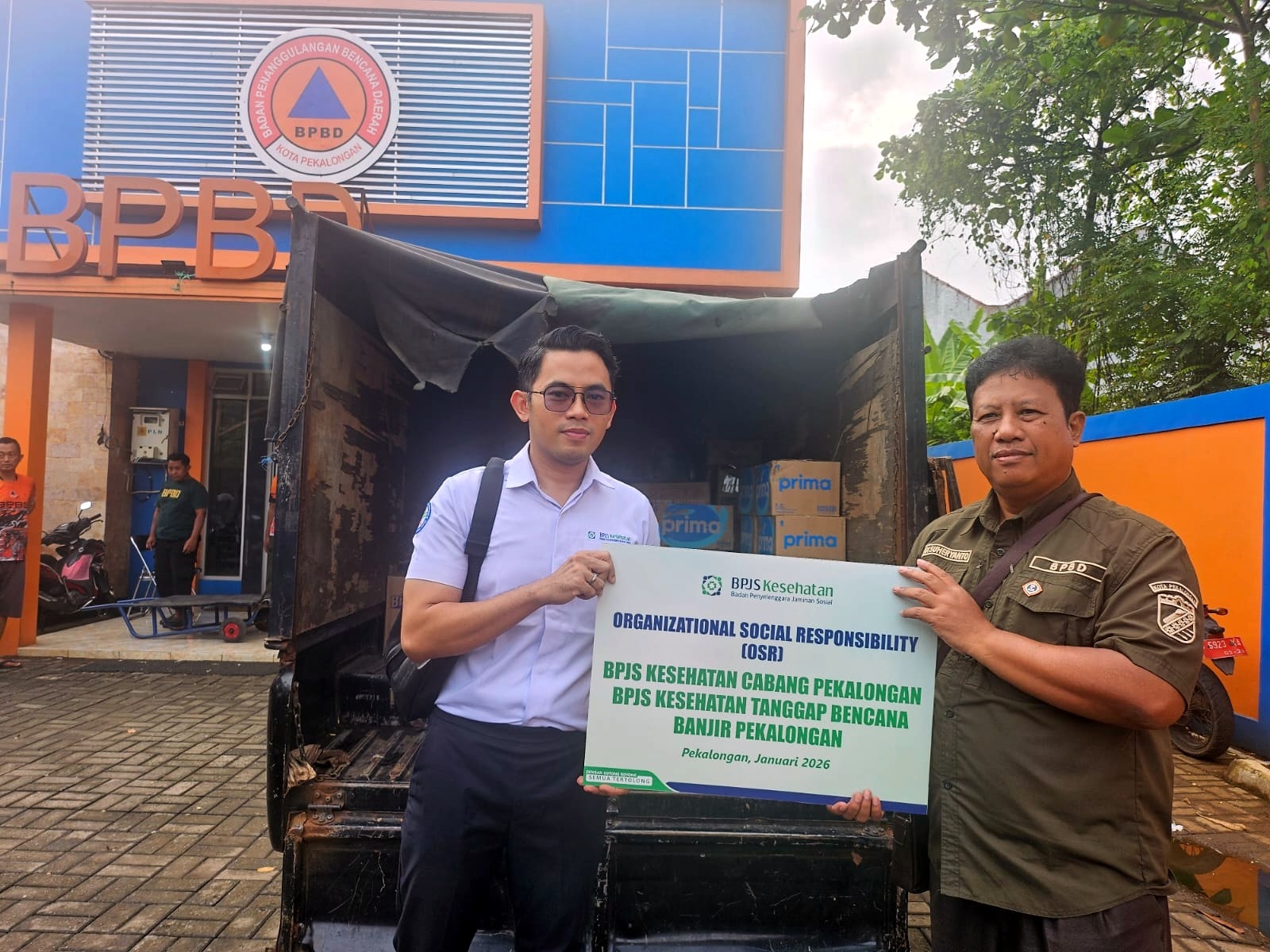 Bantuan Organizational Social Responsibility (OSR), BPJS Kesehatan Cabang Pekalongan diserahkan pada BPBD Kota Pekalongan.